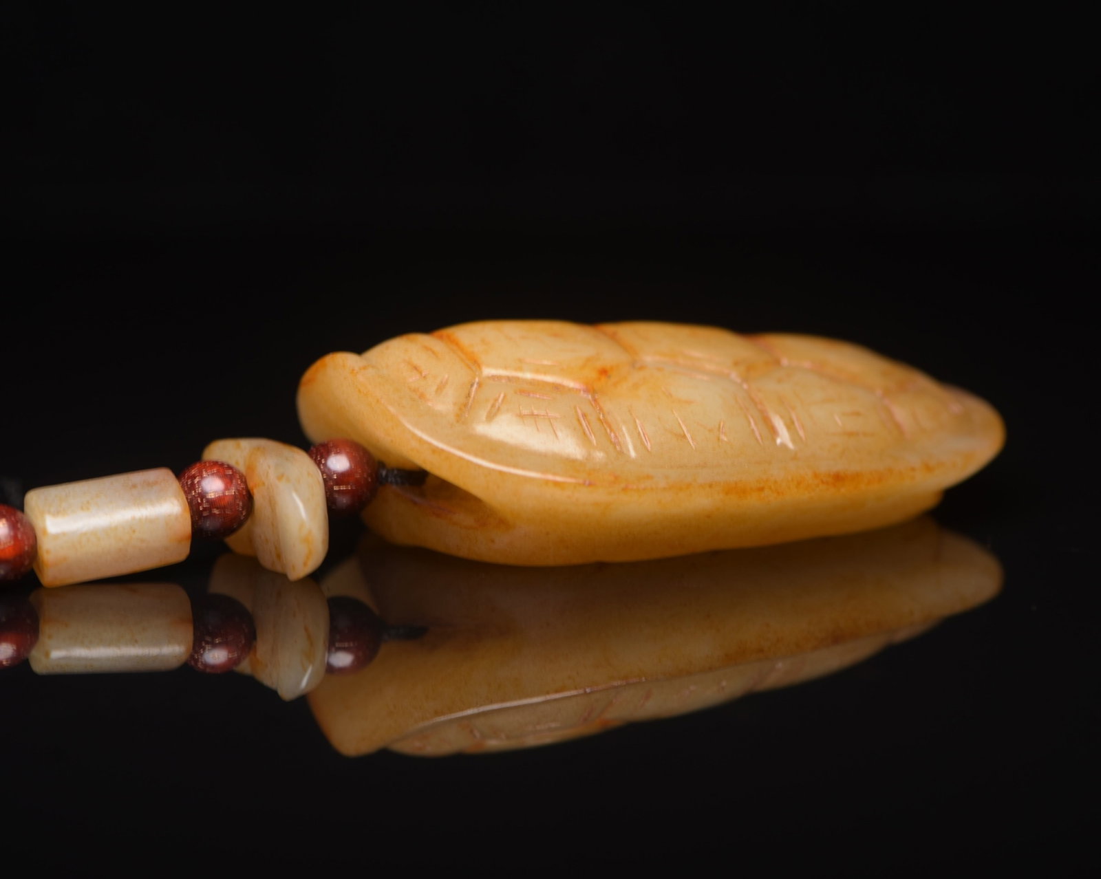 An Exquisite White Jade Turtle Shell Pendant - 3
