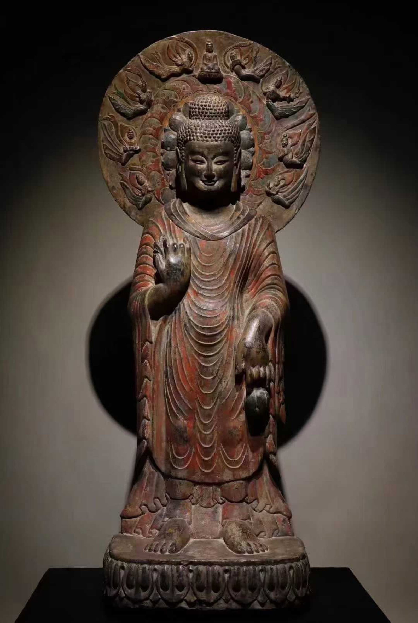 A Solemn Limestone Painted Color Statue of Avalokitesvara (1 of 9)