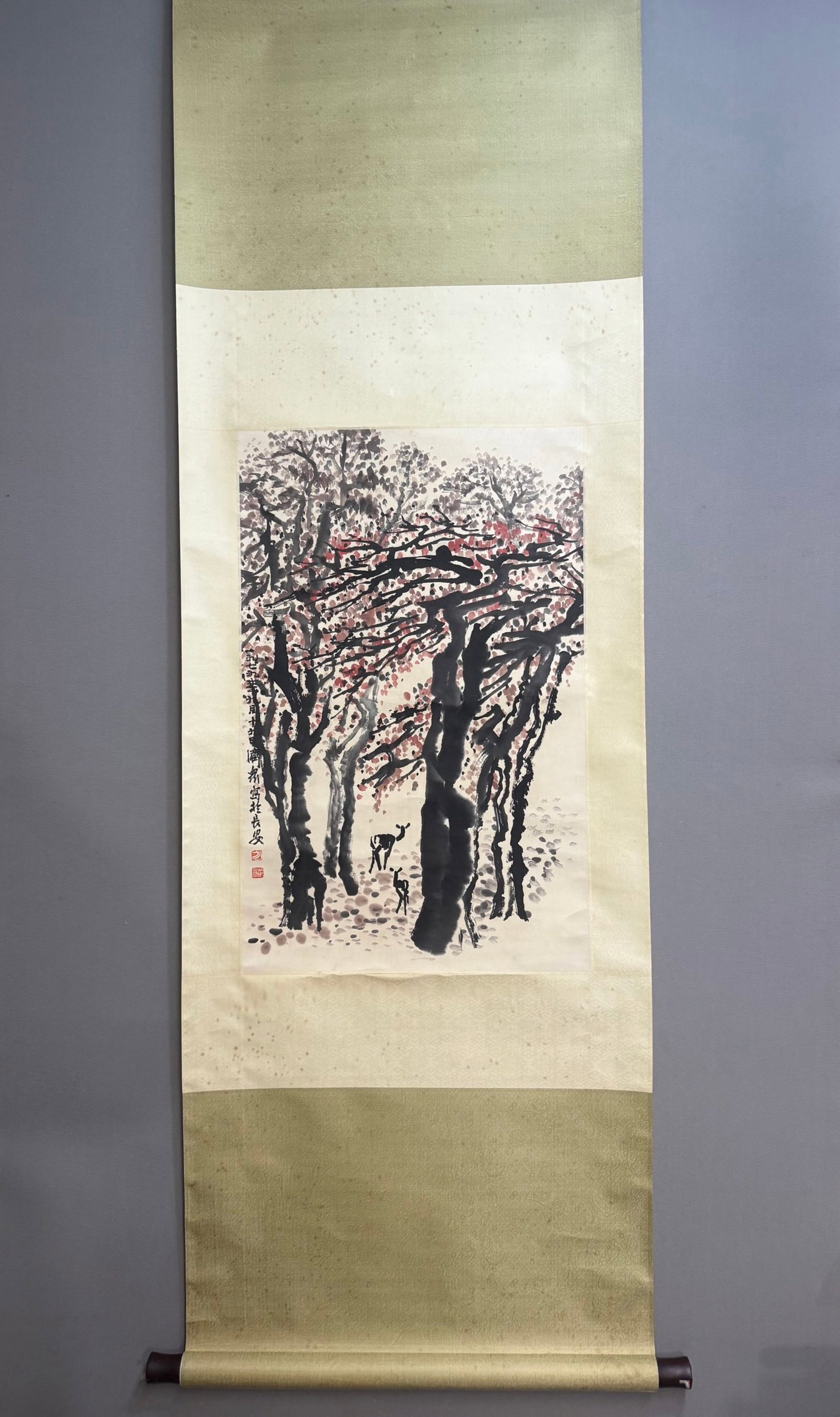 A Chinese Vertical Scroll Ink Painting of Flower on Paper: A Chinese Vertical Scroll Ink Painting of Flower on Paper,Fang Jizhong,Size:26.8inx17.7in 一幅中国水墨花卉画立轴,方济Ê