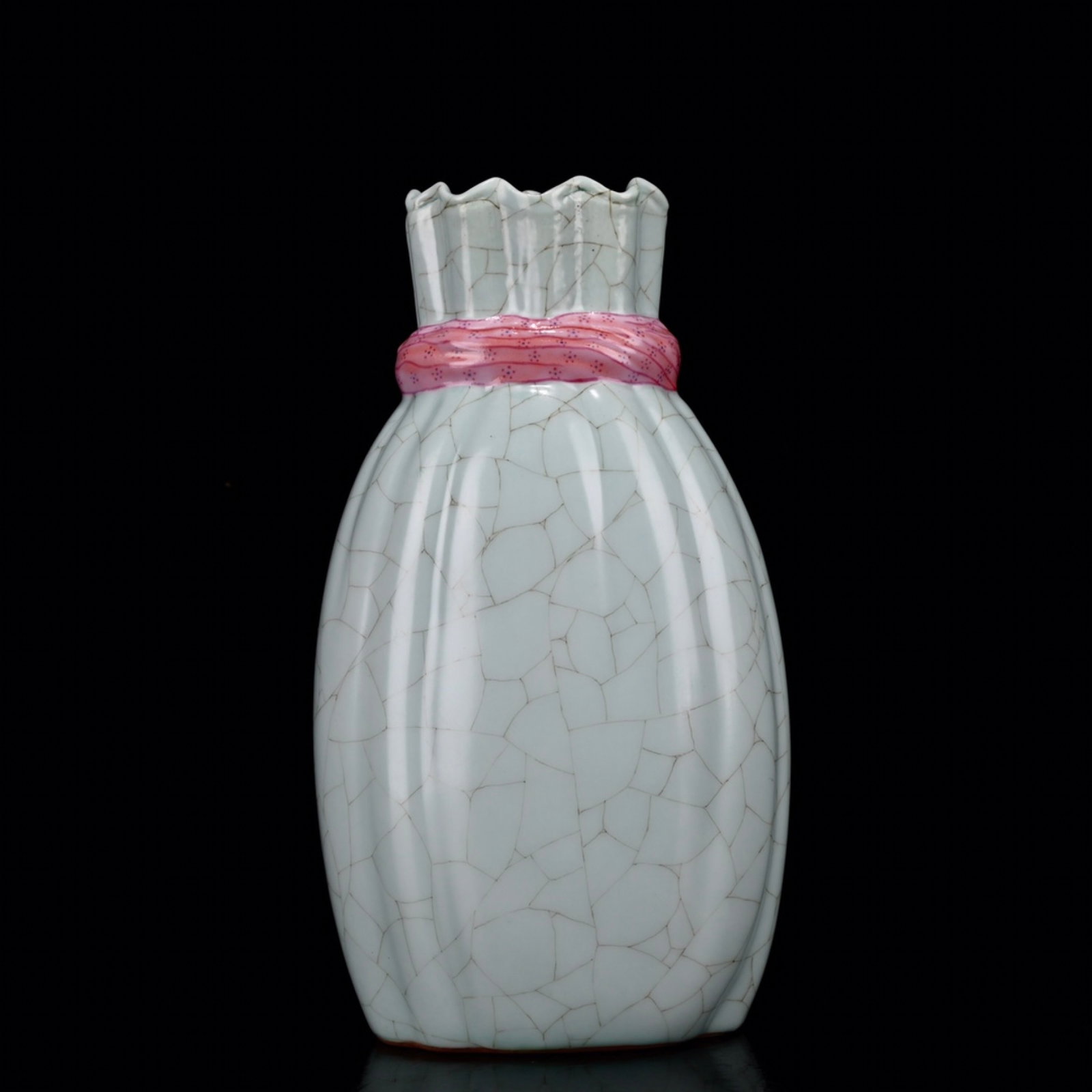 An Exquisite Enamel Vase - 3