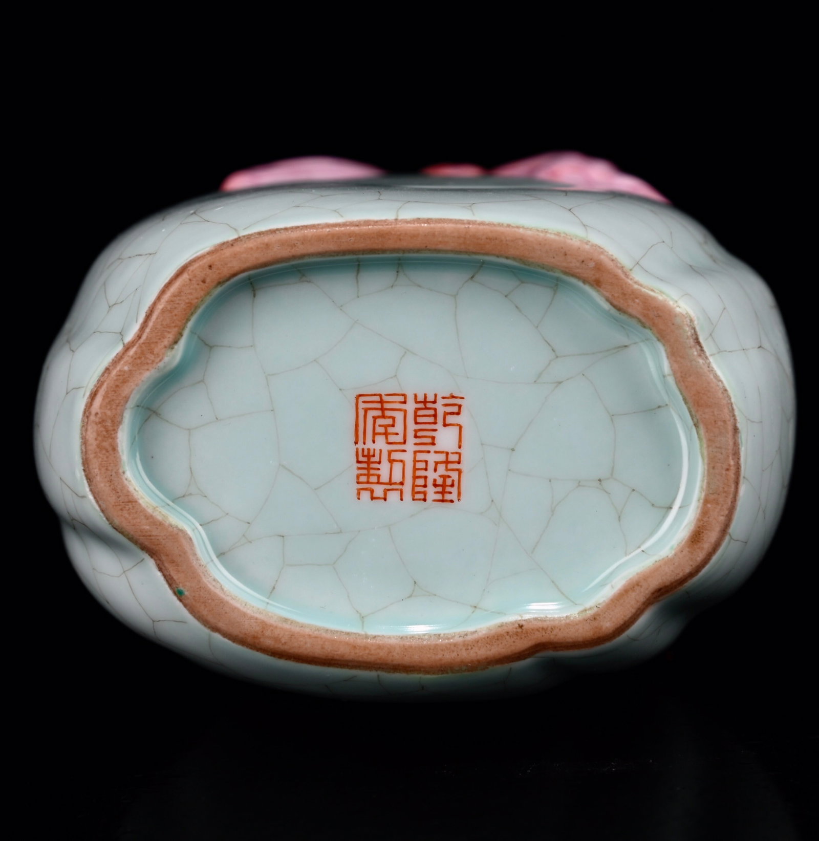 An Exquisite Enamel Vase - 9