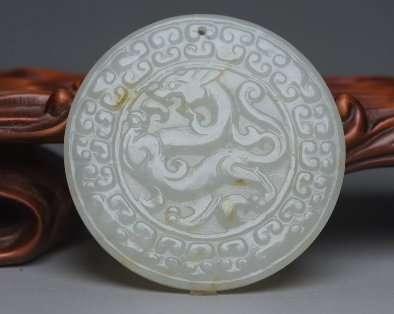 An Exquisite White Jade Dragon Pattern Pendant - 2