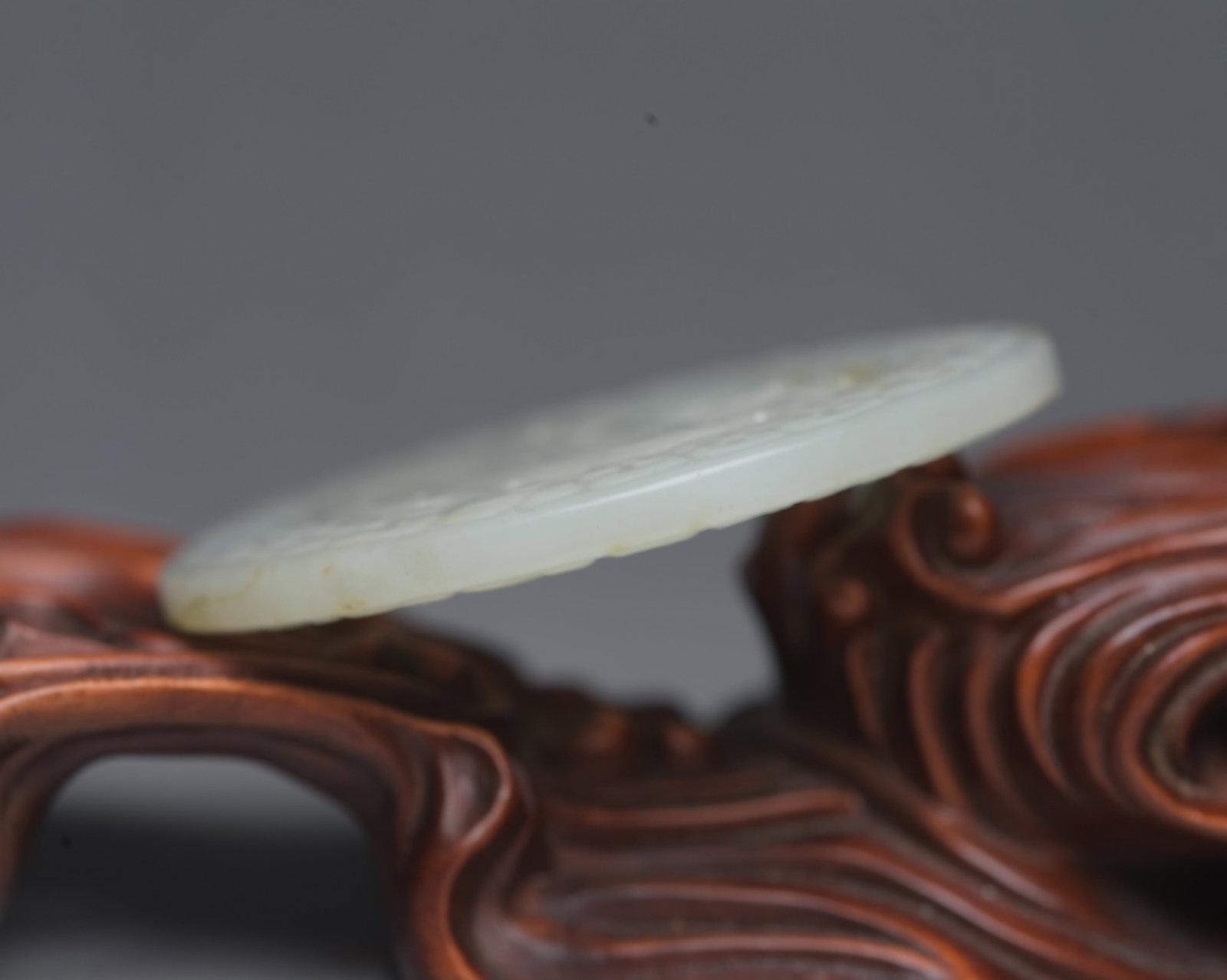 An Exquisite White Jade Dragon Pattern Pendant - 3