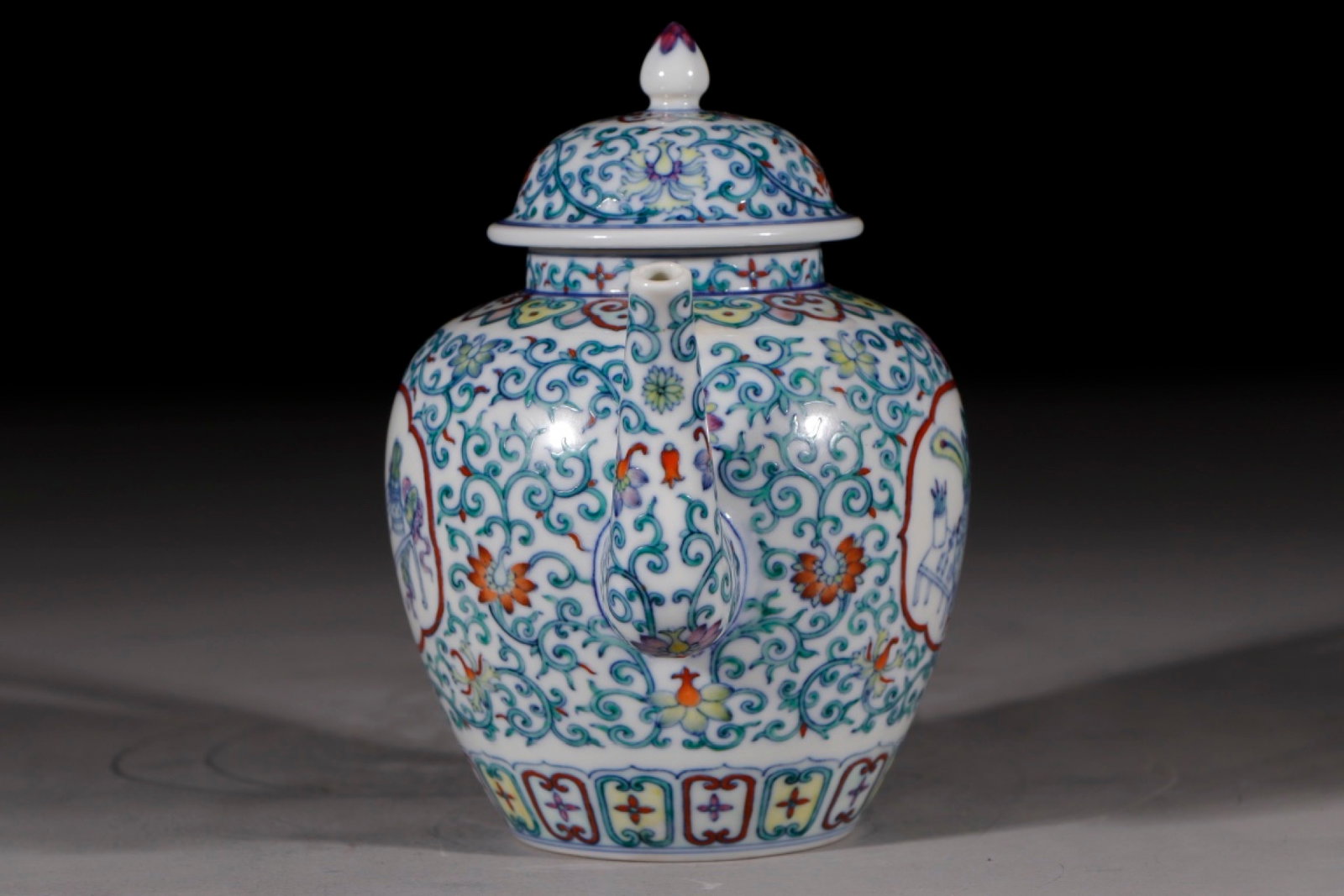 An Exquisite Doucai Lotus Pattern Pot - 5