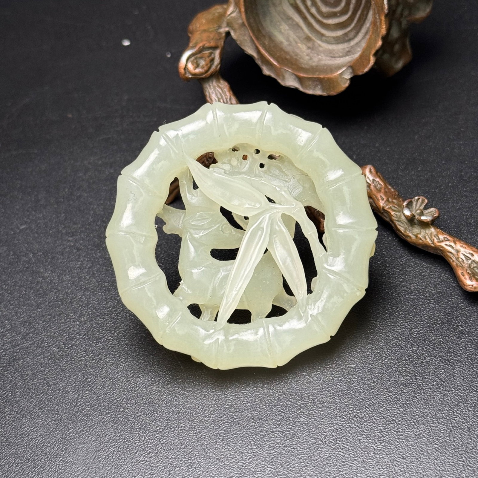 An Exquisite White Jade Deer Pattern Pendant - 2