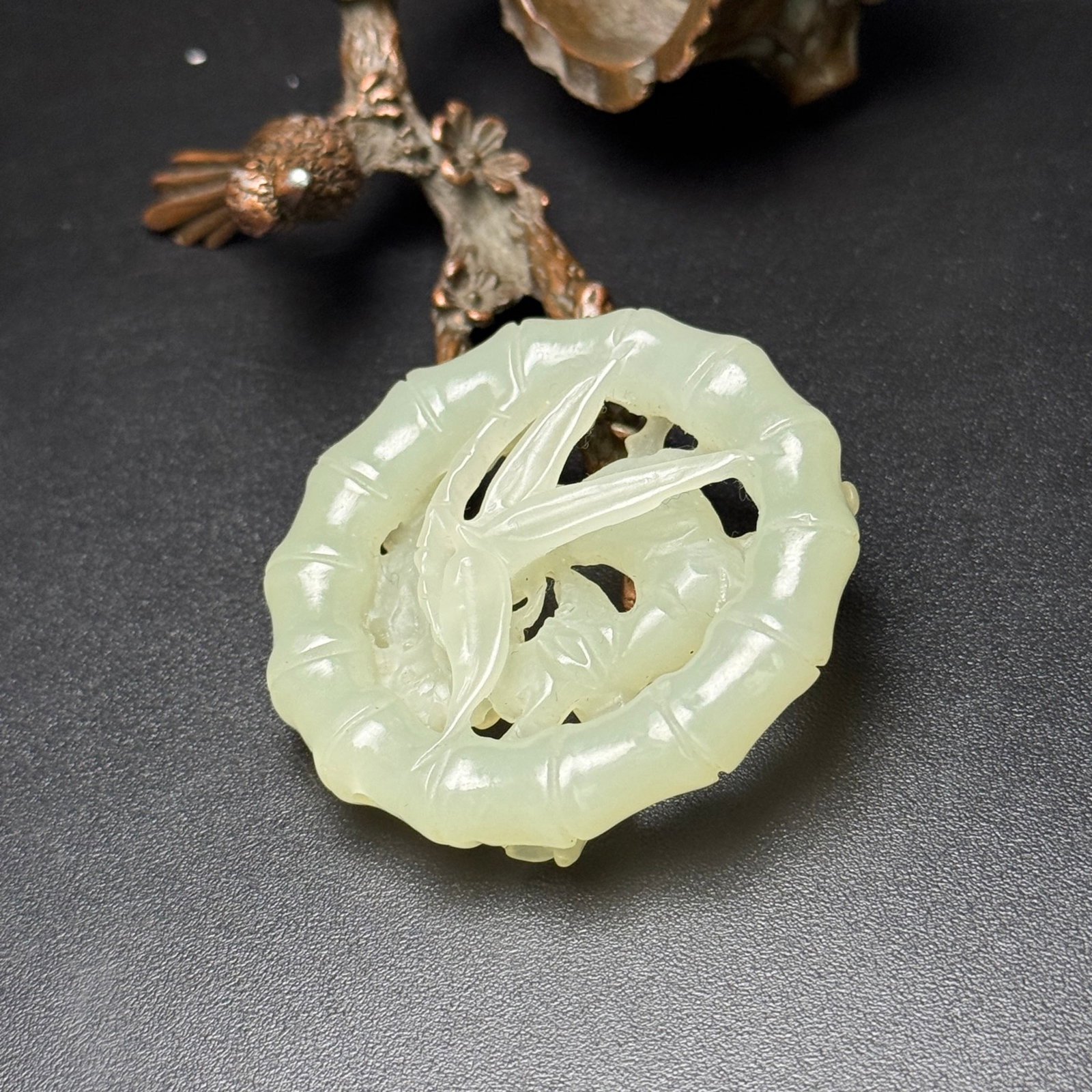 An Exquisite White Jade Deer Pattern Pendant - 4