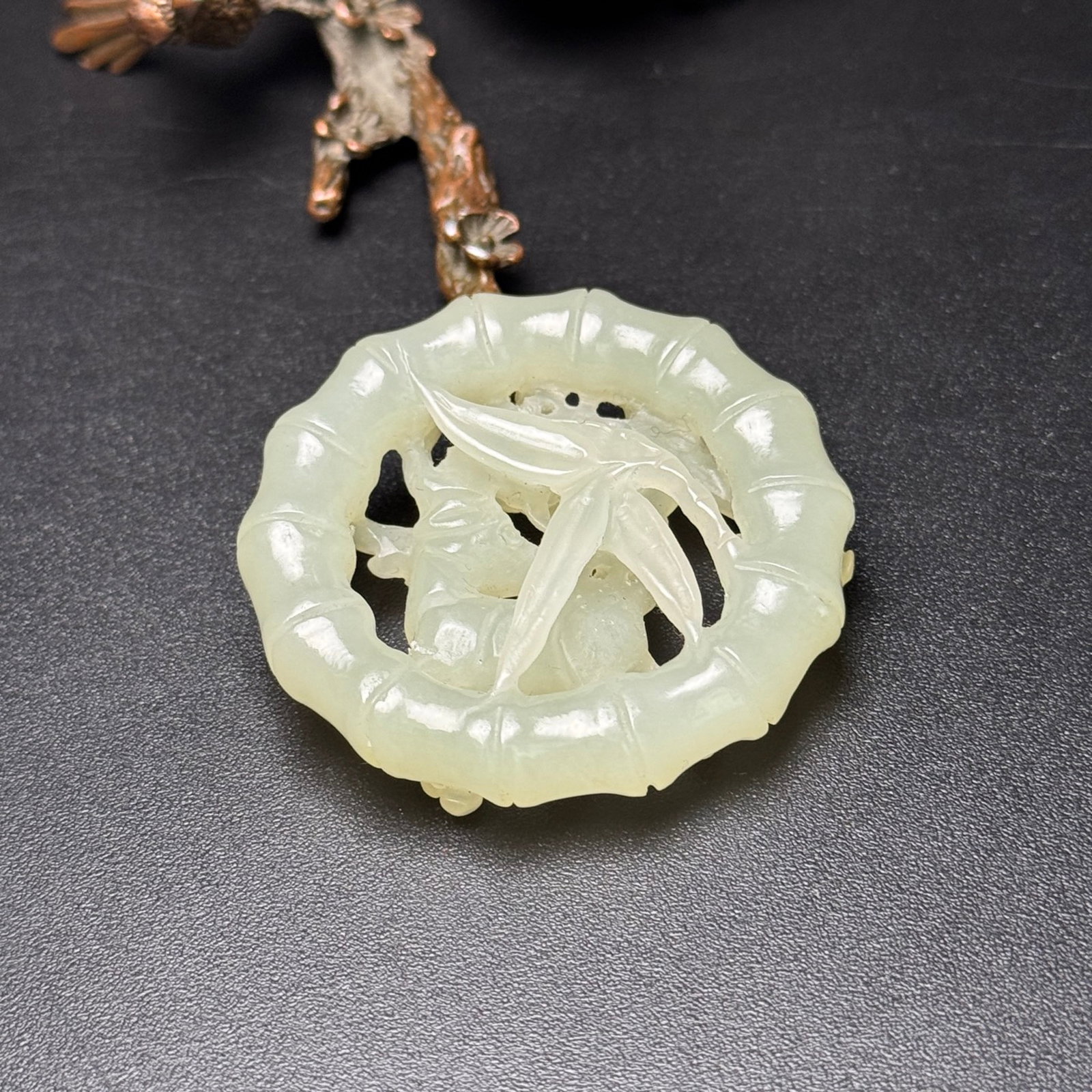An Exquisite White Jade Deer Pattern Pendant - 6