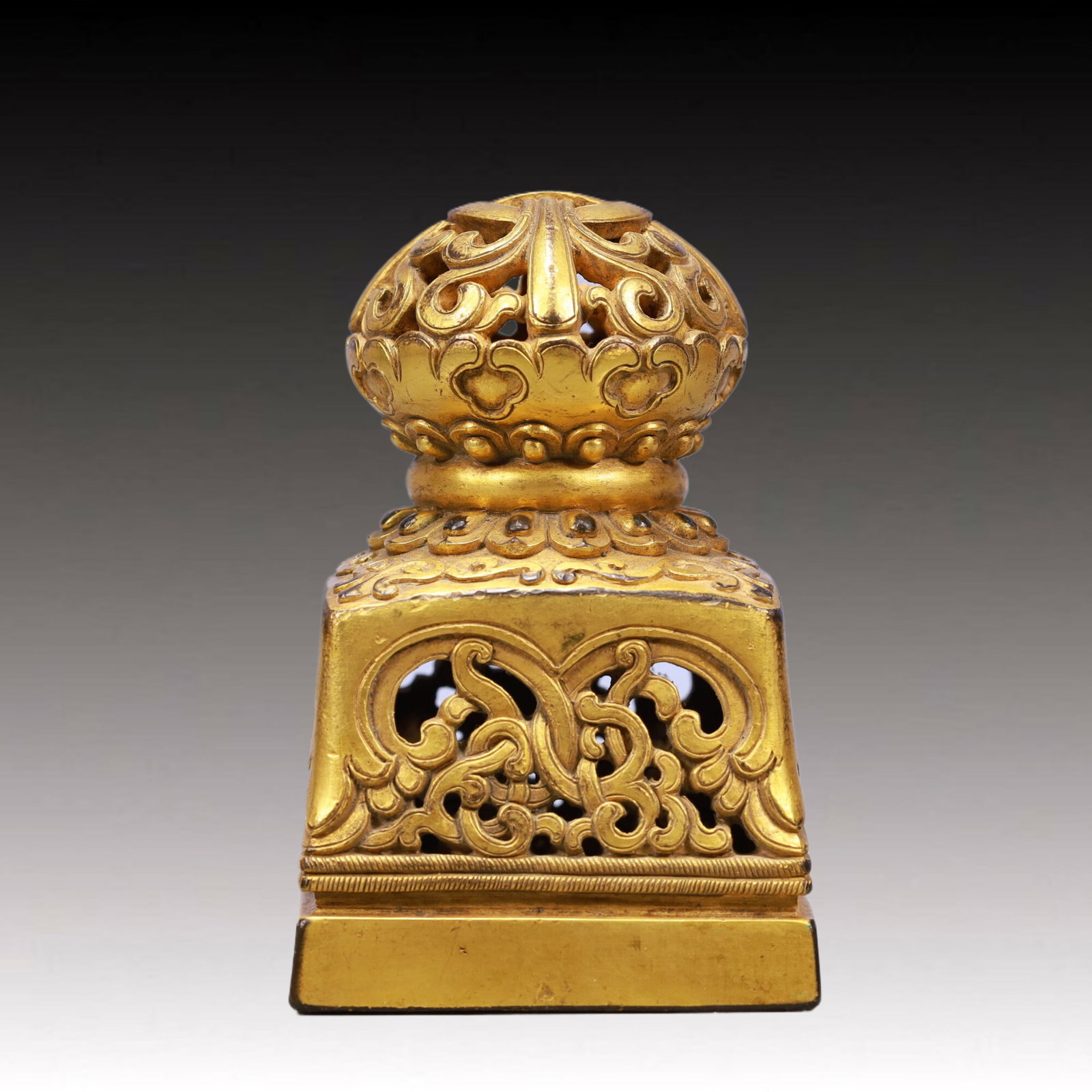 An Exquisite Gilt Bronze Seal: An Ecmxquisite Gilt Bronze Seal,Qing Dynasty, China,Size:3.1inx3inx4.7inWeight:1050g 铜鎏金印章,中国清代