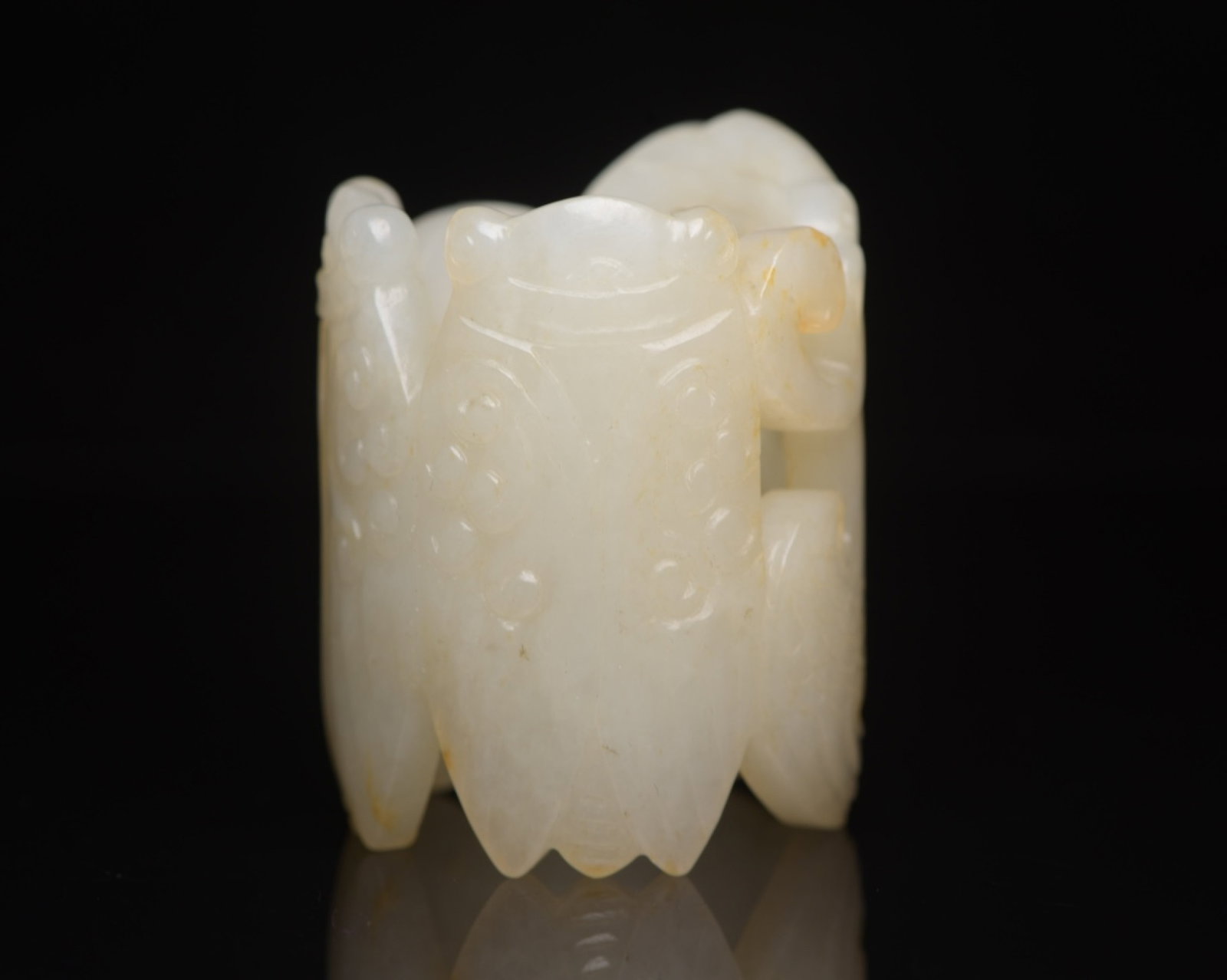 An Exquisite White Jade Cicada Pattern Thumb Ring: An Exquisite White Jade Cicada Pattern Thumb Ring,Qing Dynasty,China,Size:2.3inx1.7inx1.7in,Weight:91g 白玉蝉纹扳指,中国清代
