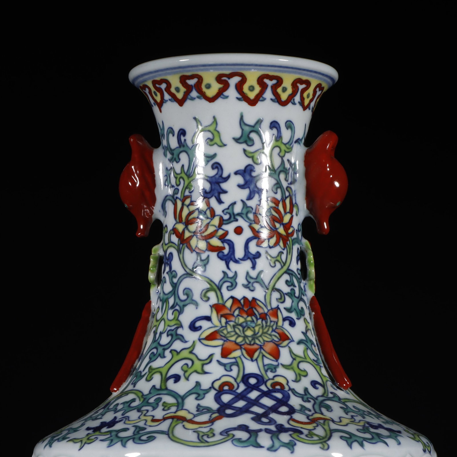 A Rare Doucai Flower Pattern Vase - 2