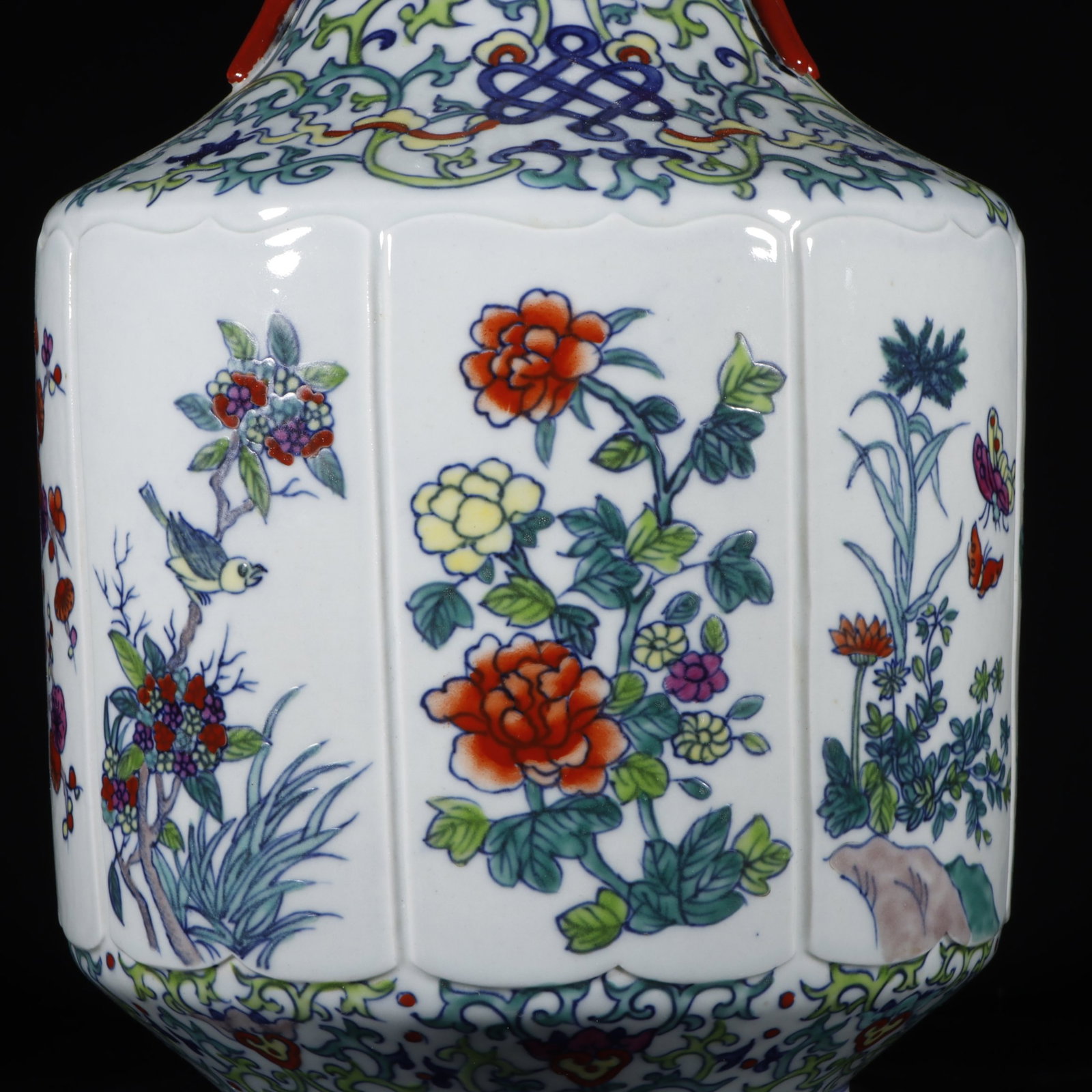 A Rare Doucai Flower Pattern Vase - 3