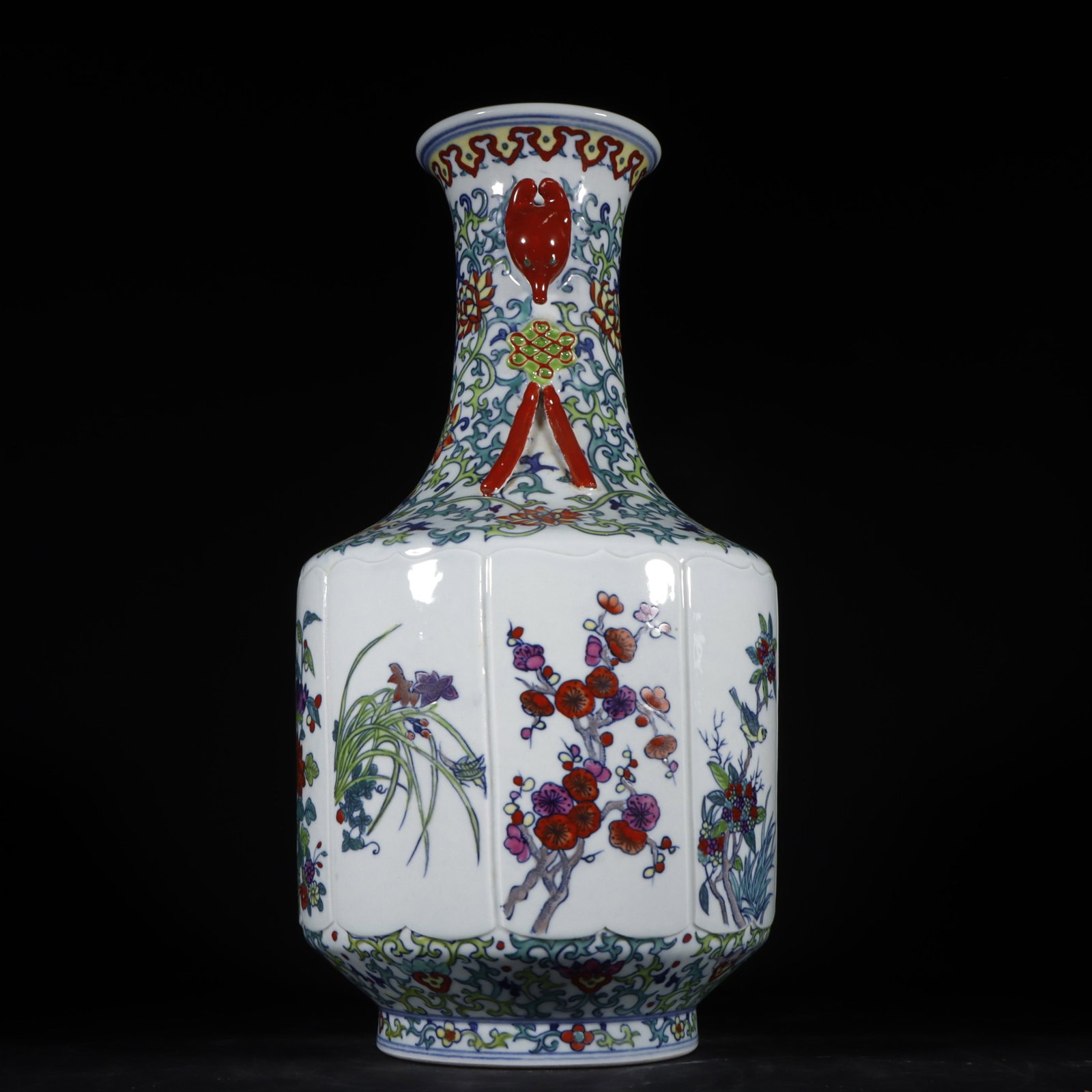 A Rare Doucai Flower Pattern Vase - 5