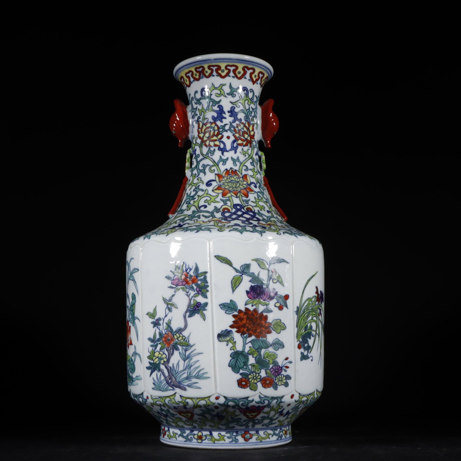 A Rare Doucai Flower Pattern Vase - 6