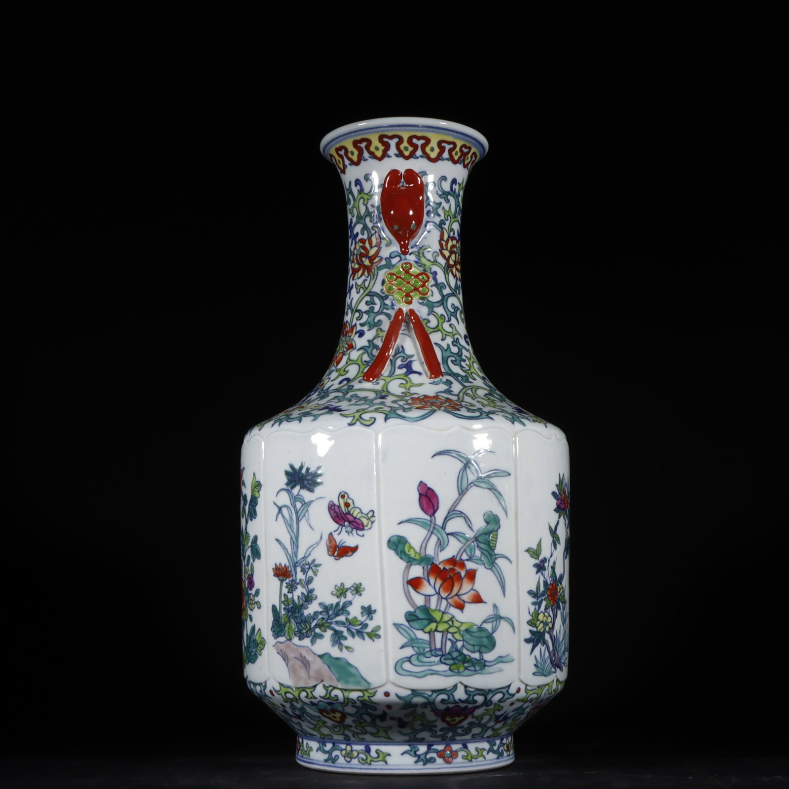 A Rare Doucai Flower Pattern Vase - 7