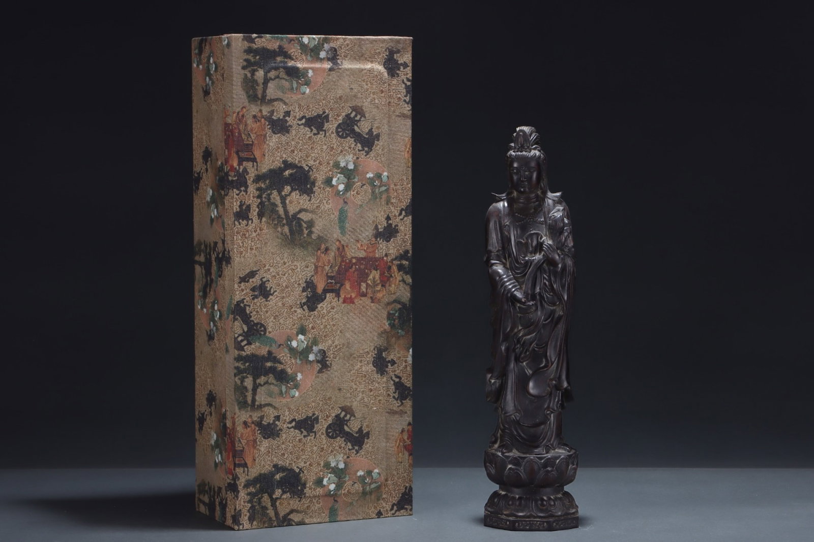 A Rare Eaglewood Statue of Avalokitesvara: A Rare Eaglewood Statue of Avalokitesvara,Qing Dynasty, China,Qianlong Six-Character Mark,Size:16.5inx3.7in 沉香观音像,中国清代,乾隆&#