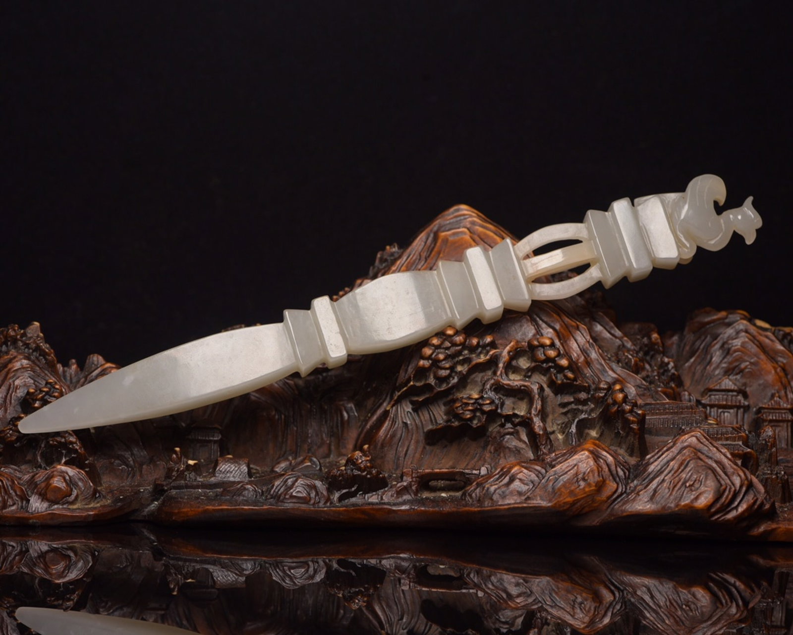 An Exquisite White Jade Ritual Implement - 2