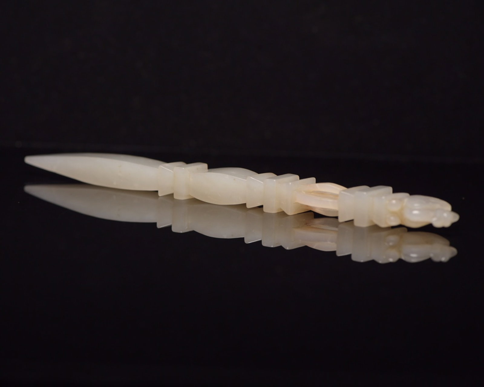 An Exquisite White Jade Ritual Implement - 3