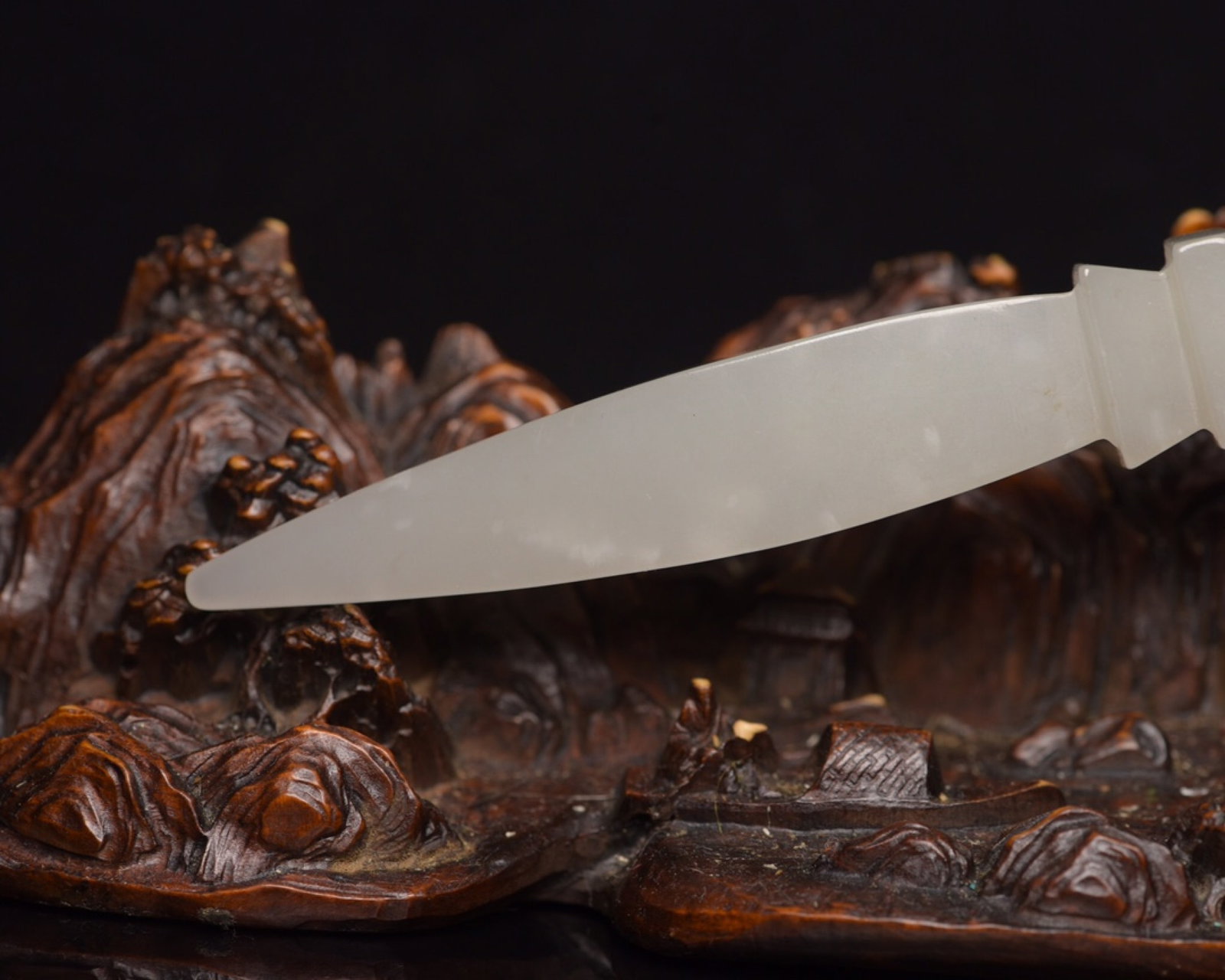 An Exquisite White Jade Ritual Implement - 7