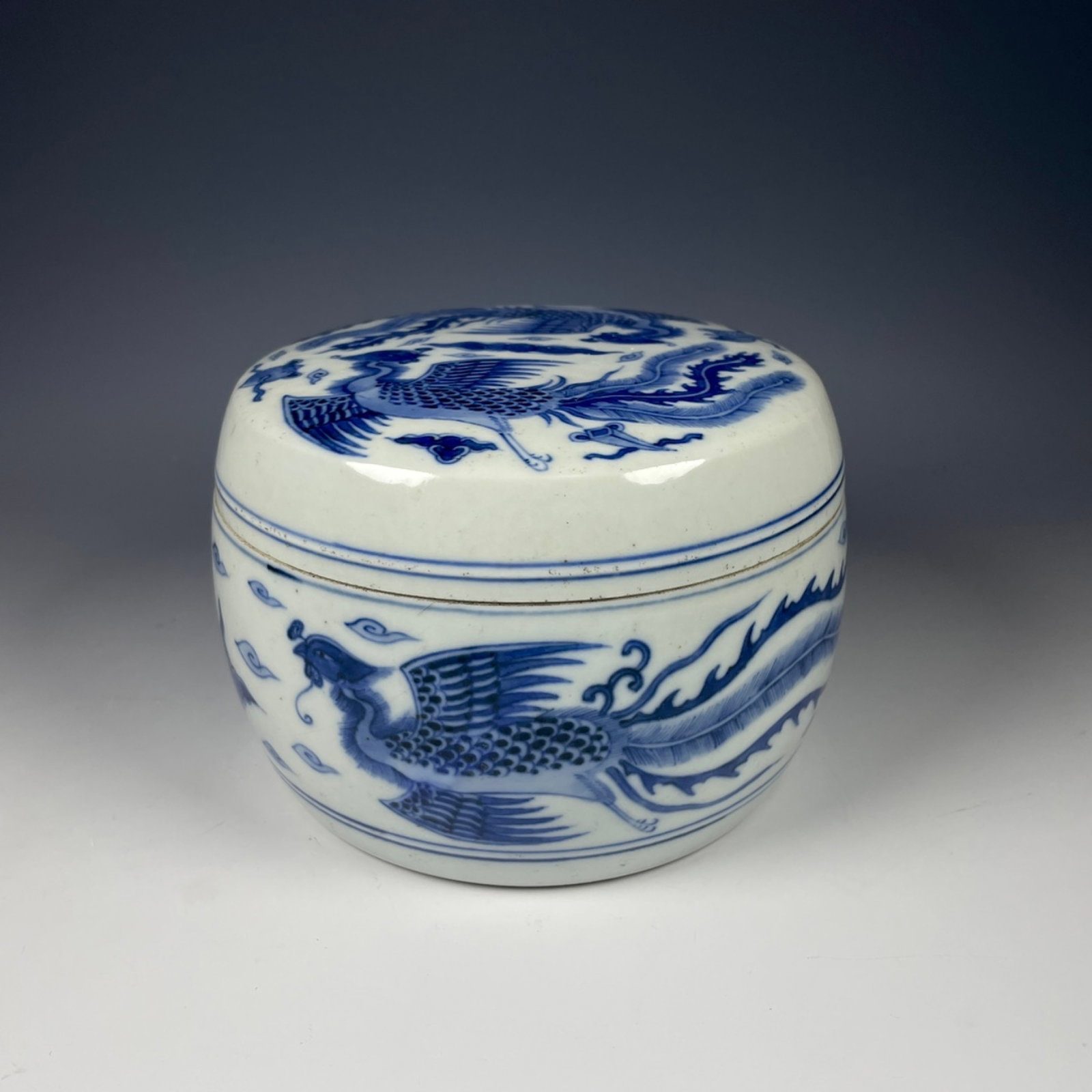 An Exquisite Blue and White Auspicious Cloud and Phoenix Pattern Jar with Cover: An Exquisite Blue and White Auspicious Cloud and Phoenix Pattern Jar with Cover,Qing Dynasty,China,Size:3.9inx5.9in 青花祥云凤纹盖罐,中国