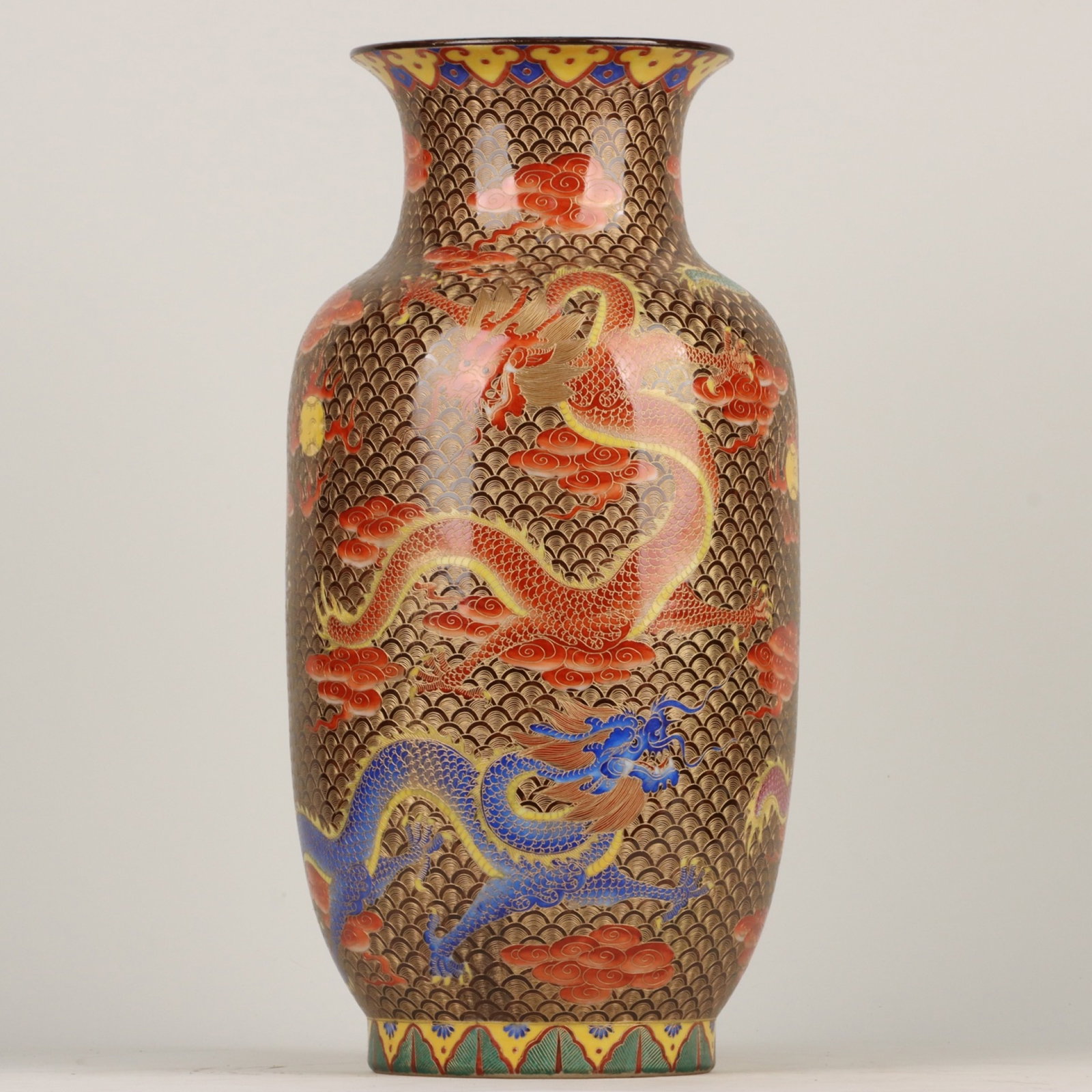 A Huge Enamel Auspicious Cloud and Dragon Pattern Vase - 3