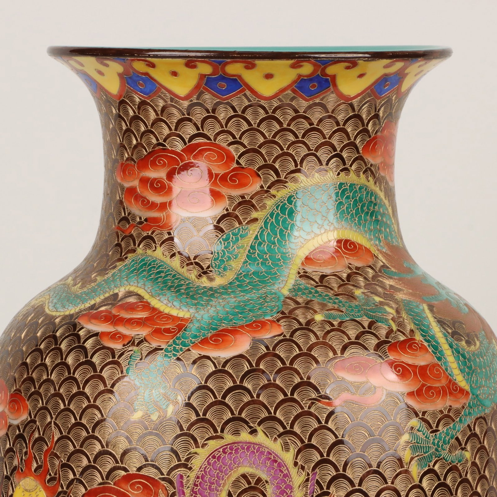 A Huge Enamel Auspicious Cloud and Dragon Pattern Vase - 4