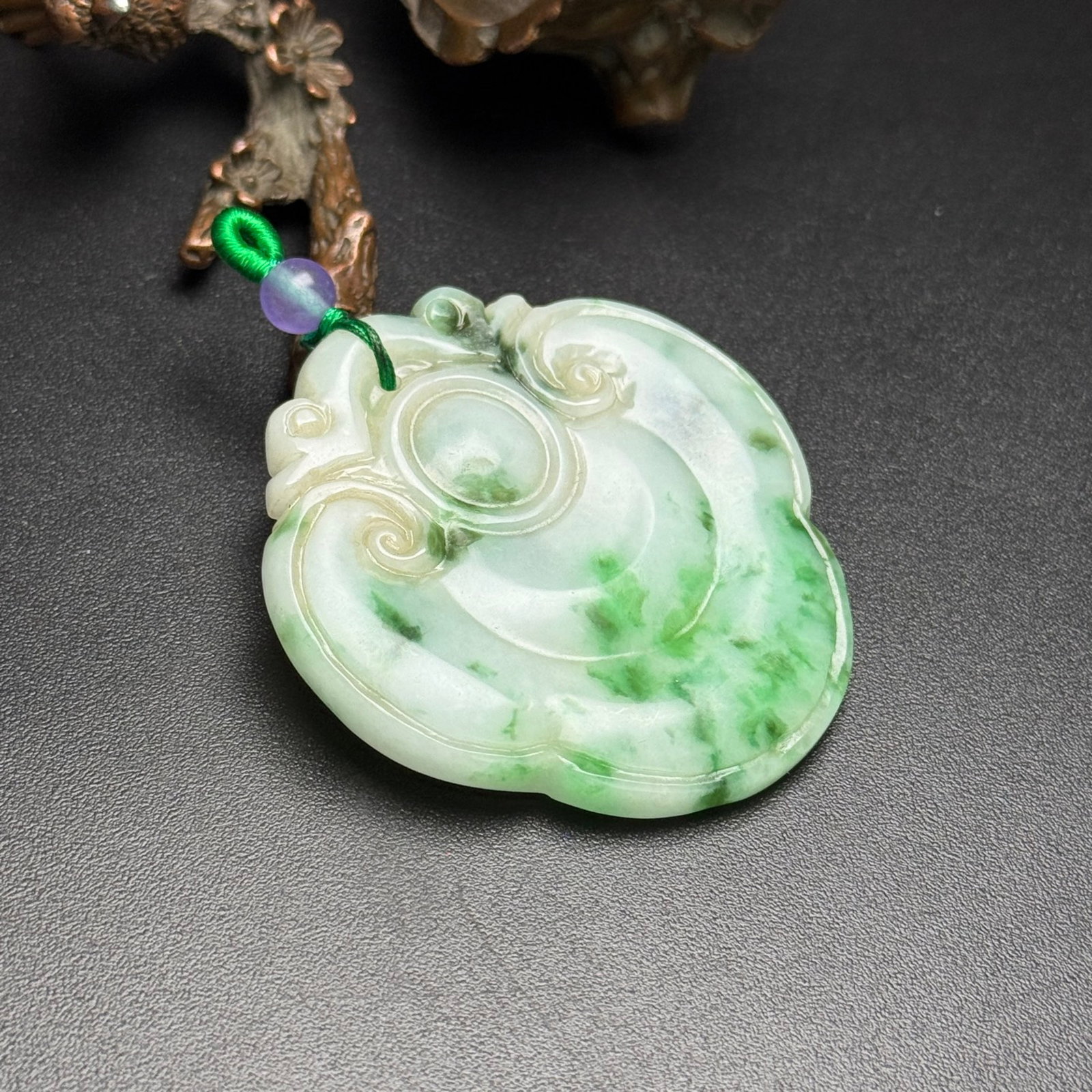 An Exquisite Jadeite Auspicious Cloud Pattern Pendant - 3