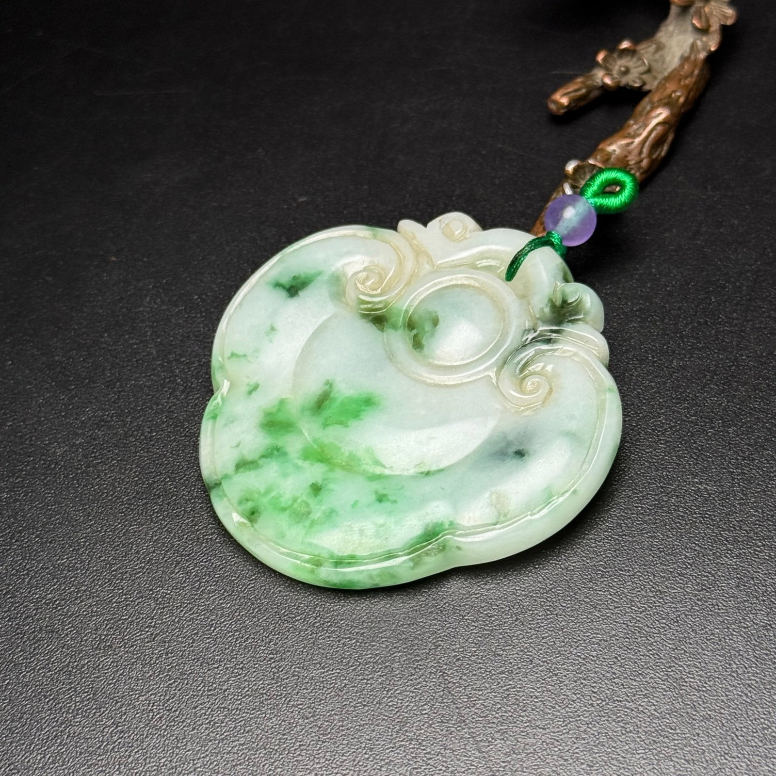 An Exquisite Jadeite Auspicious Cloud Pattern Pendant - 7