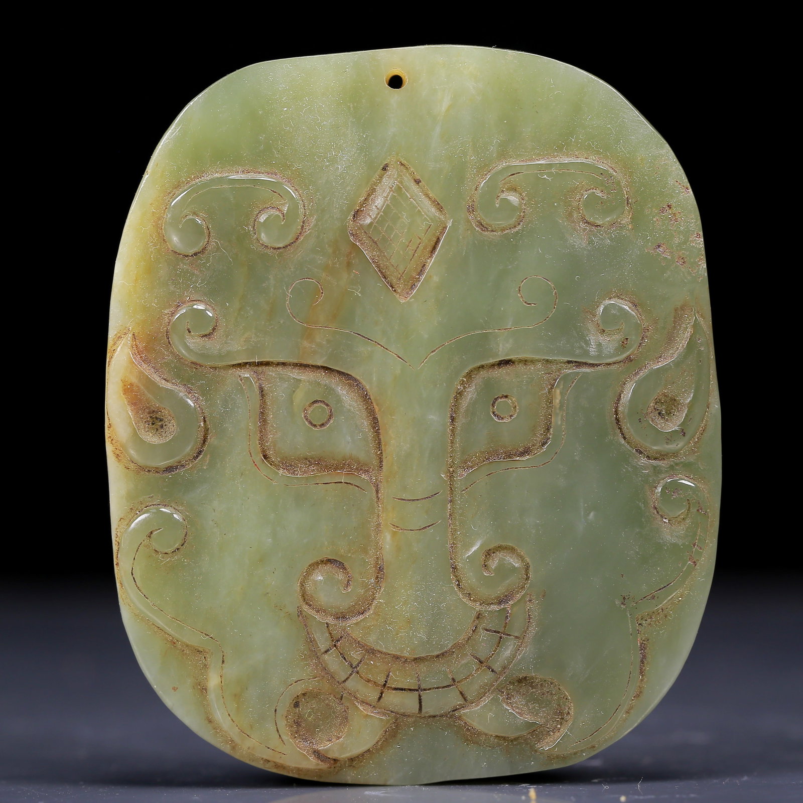 An Exquisite Jasper Beast Pattern Pendant: An Exquisite Jasper Beast Pattern Pendant,Qing Dynasty, China,Size:2.8inx3.3in,Weight:165g 碧玉兽纹挂件，清代