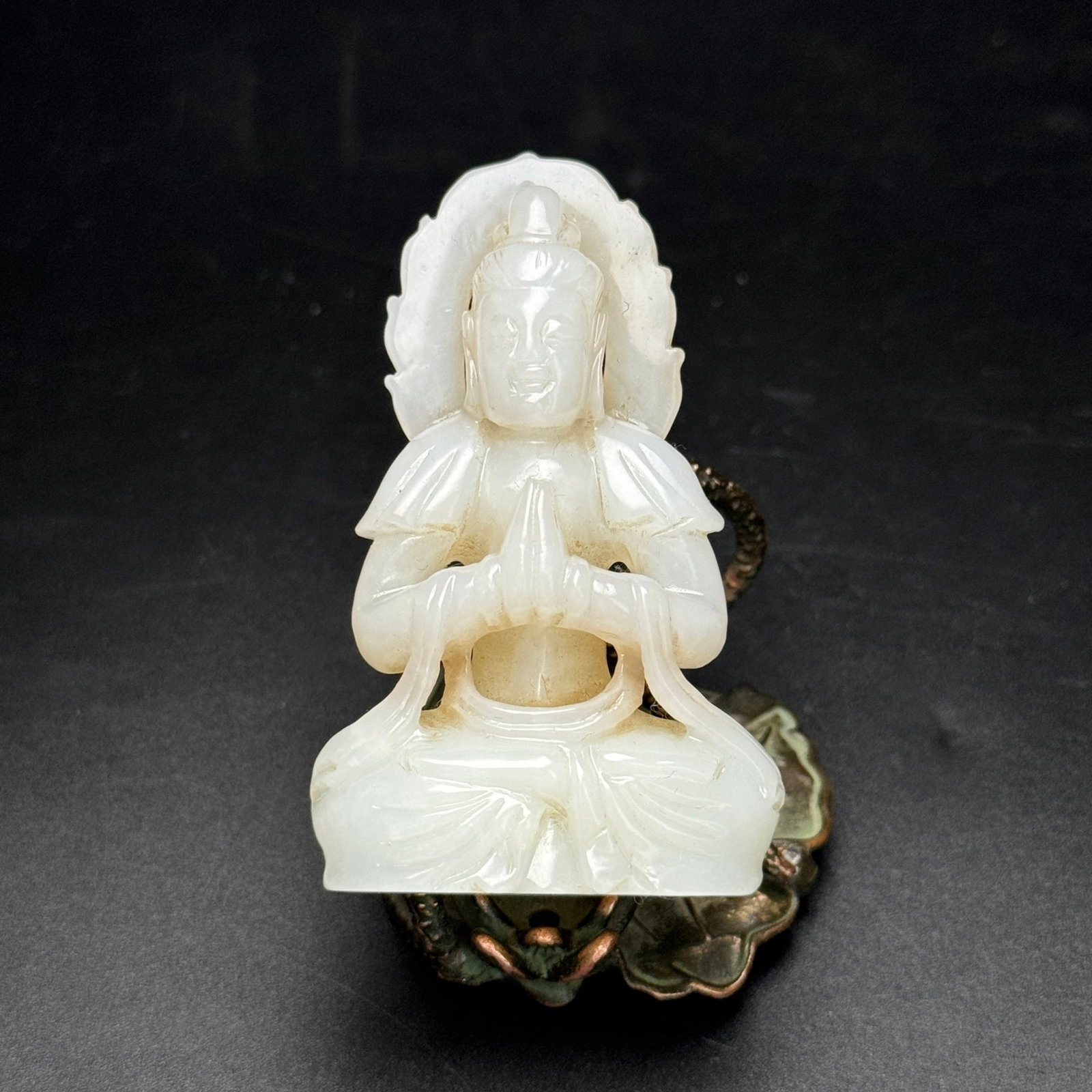 An Exquisite White Jade Statue of Avalokitesvara Pendant: An Exquisite White Jade Statue of Avalokitesvara Pendant,Qing Dynasty,China,Size:44mmx71mmx17mm,Weight:53g 白玉观音像挂件,中国清代