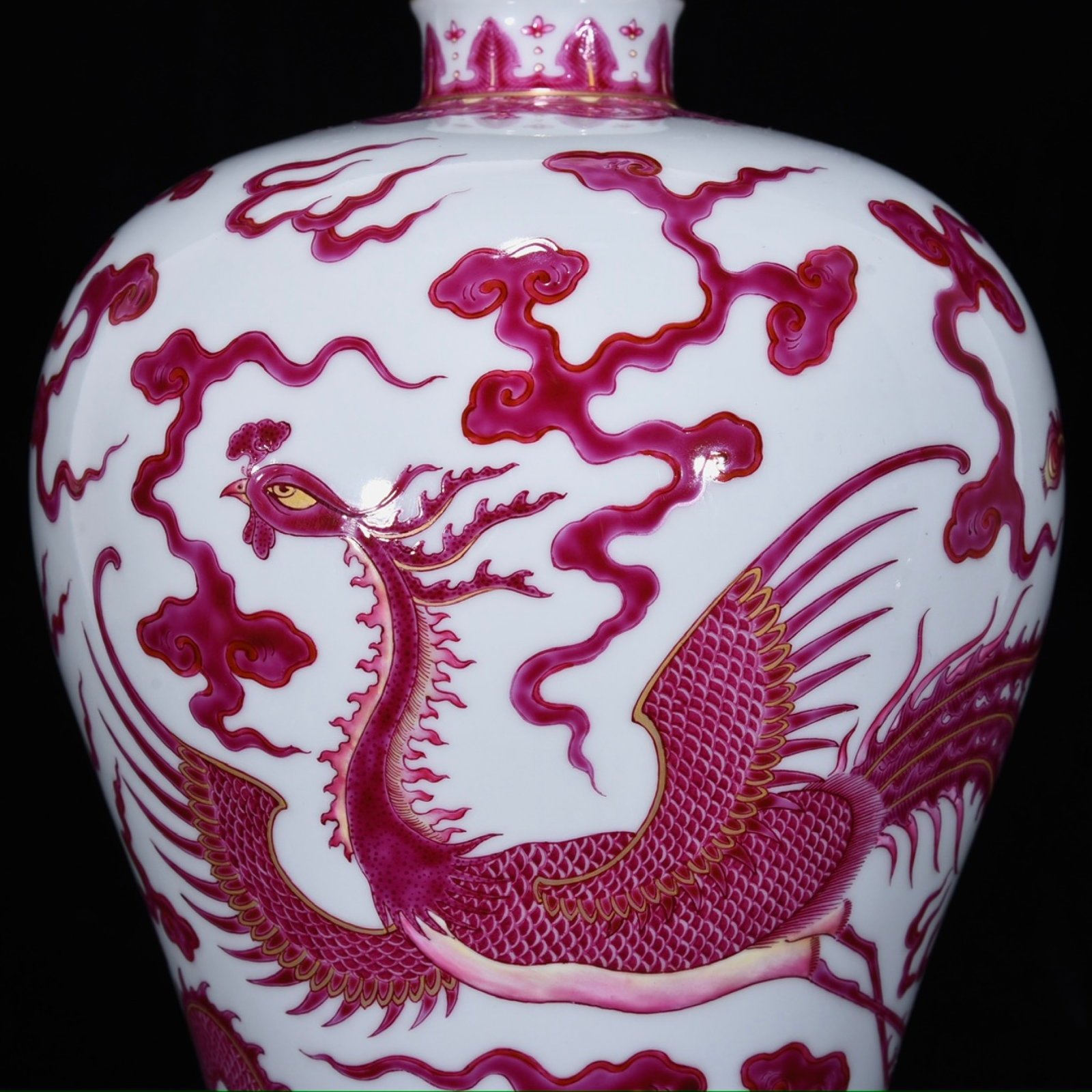 A Rare Ruby Red-GlazedGilt Dragon and Phoenix Pattern Vase - 7