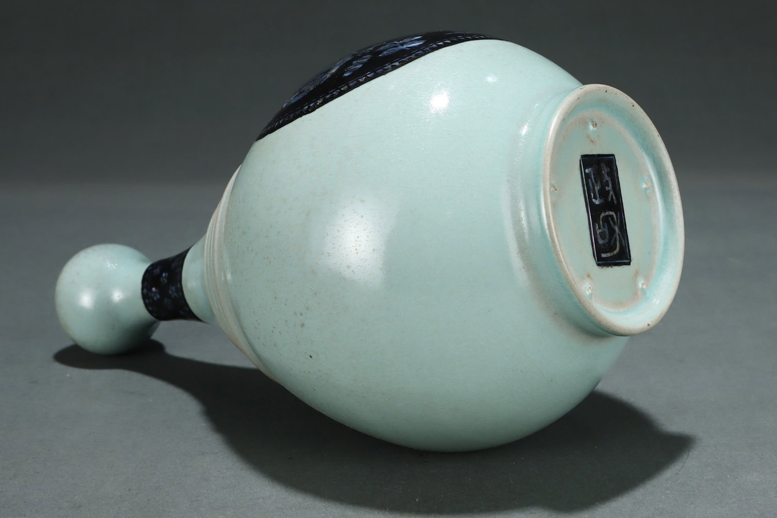 An Exquisite Ru yao Phoenix Pattern Vase - 7