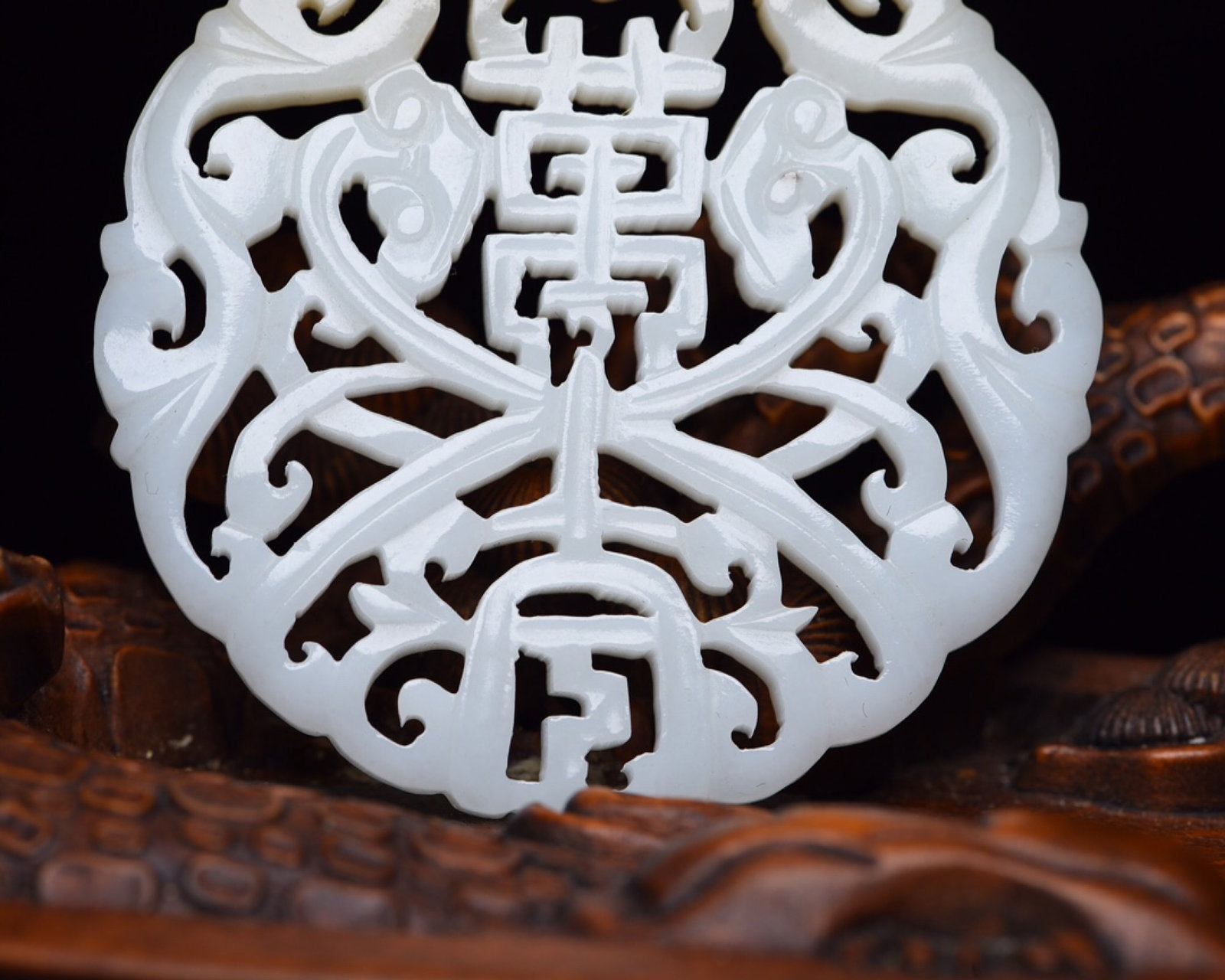 An Exquisite White Jade Dragon Pattern Pendant - 5