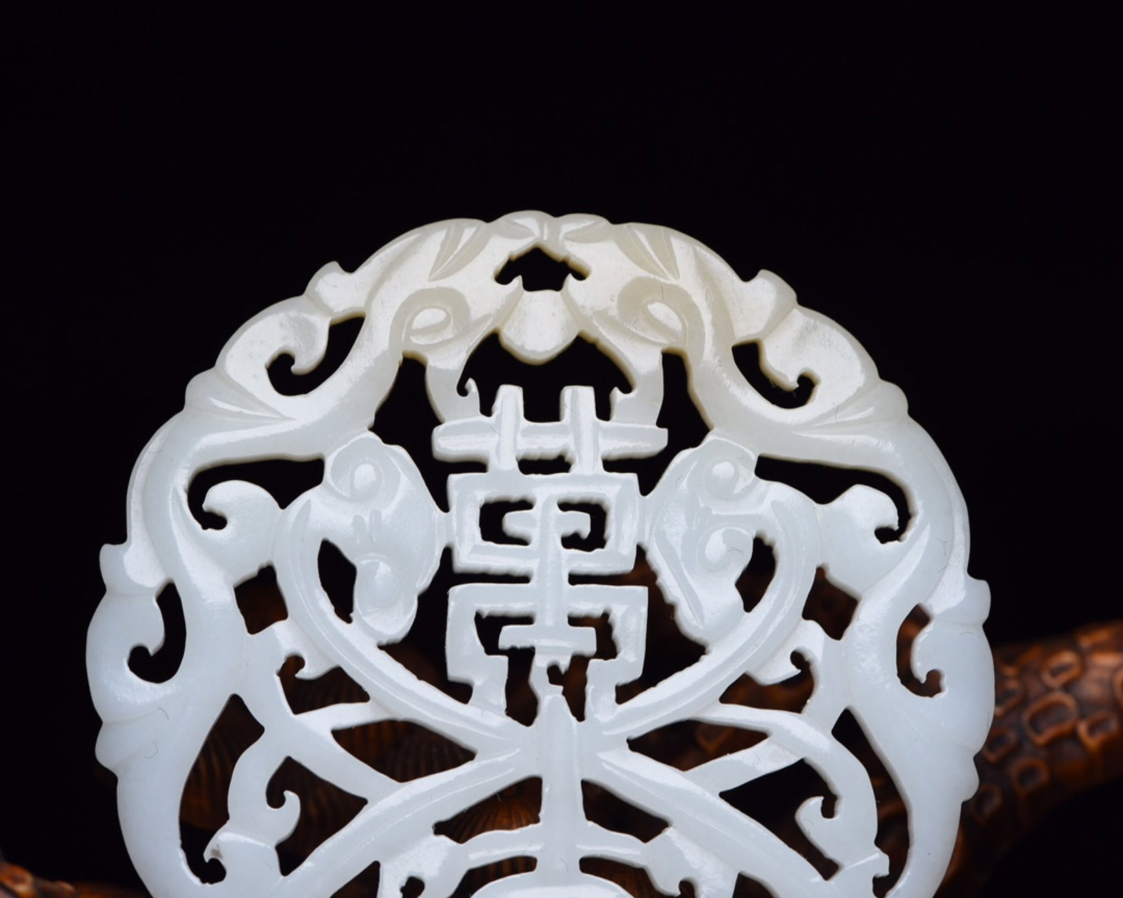 An Exquisite White Jade Dragon Pattern Pendant - 6