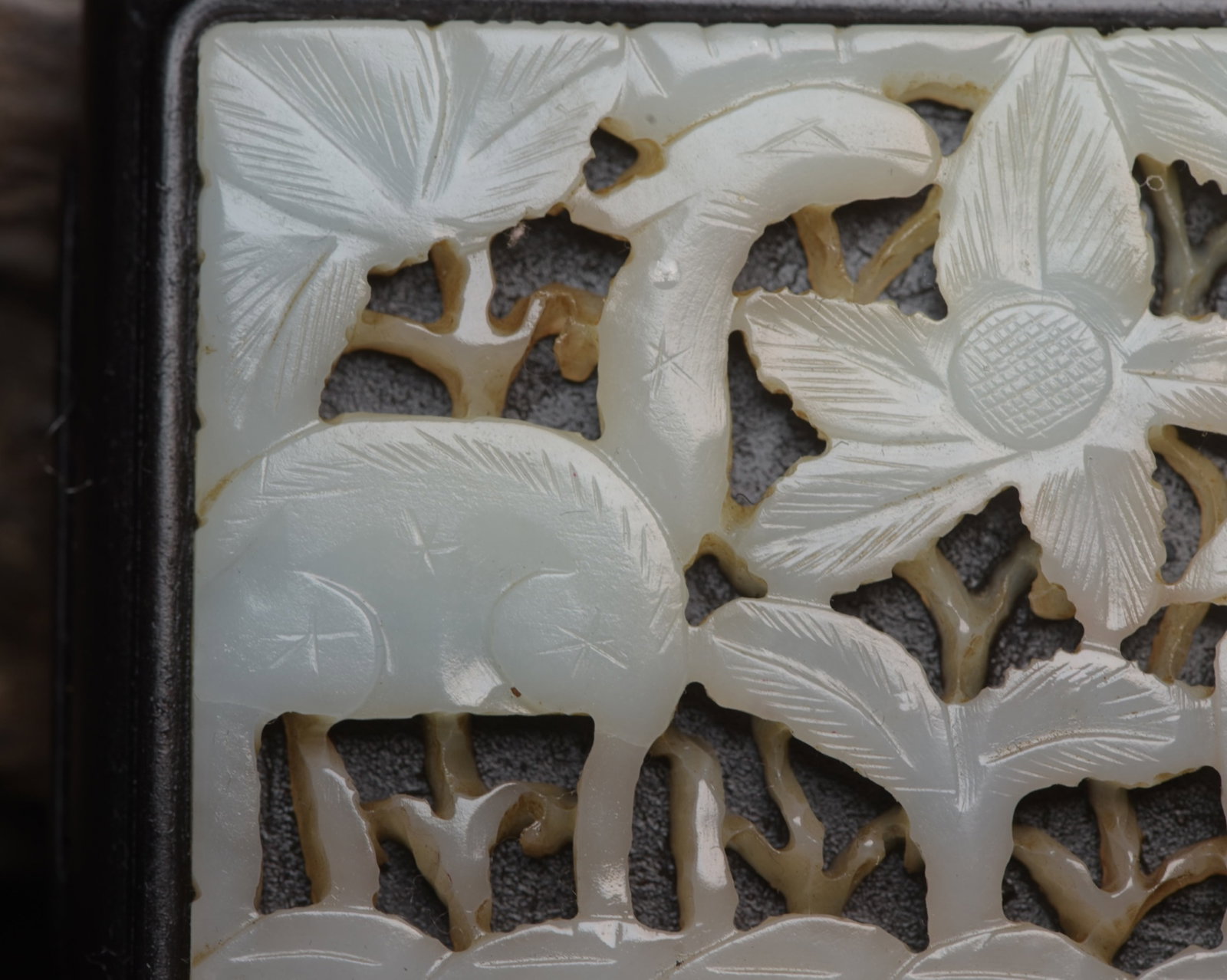An Exquisite White Jade Crane Pattern Bed - 7