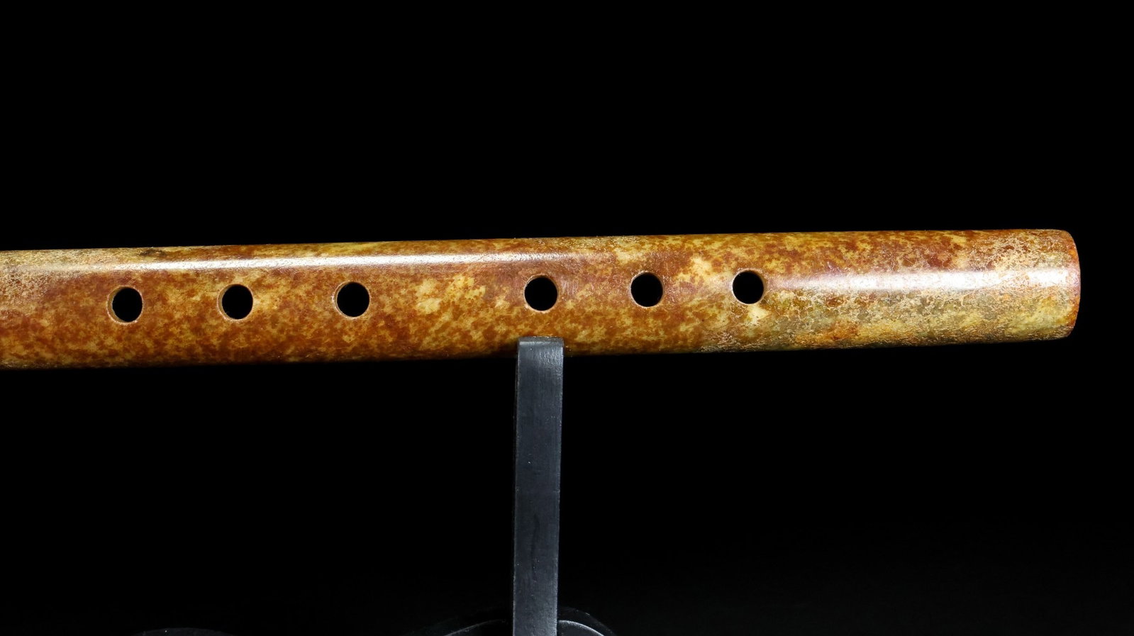 An Exquisite White Jade flute - 3