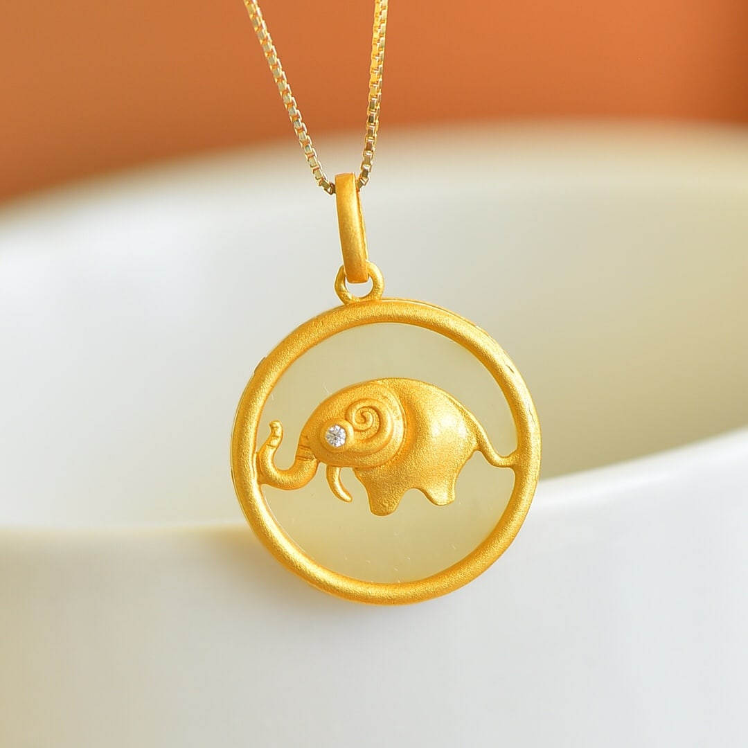 An Exquisite Sterling Silver-Gold Plated Inlaid White Jade Elephant Pattern Necklace,Inlaid Diamond: An Exquisite Sterling Silver-Gold Plated Inlaid White Jade Elephant Pattern Necklace,Inlaid Diamond,Size:16mmx16mm