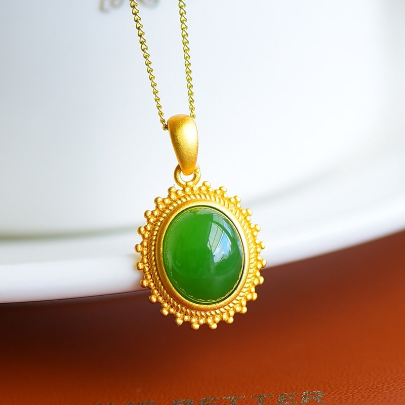 An Exquisite Sterling Silver-Gold Plated Inlaid Jasper Pendant: An Exquisite Sterling Silver-Gold Plated Inlaid Jasper Pendant,Size:9mmx11mm 纯银镀金镶碧玉项链