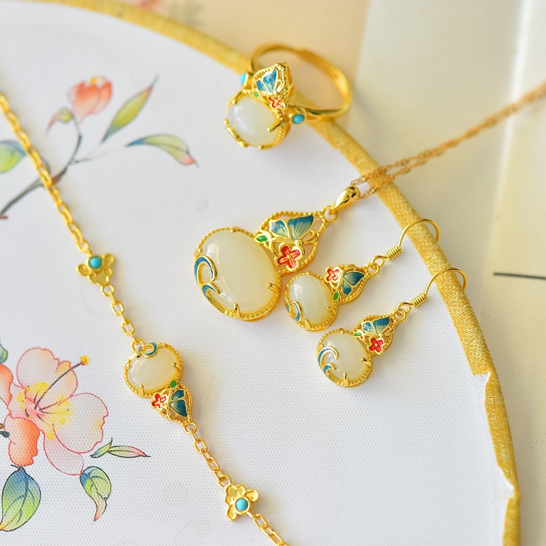 A Set of Fine Sterling Silver-Gold Plated Inlaid White Jade Gourd Jewelrys: A Set of Fine Sterling Silver-Gold Plated Inlaid White Jade Gourd Jewelrys 一套纯银镀金镶白玉葫芦首饰