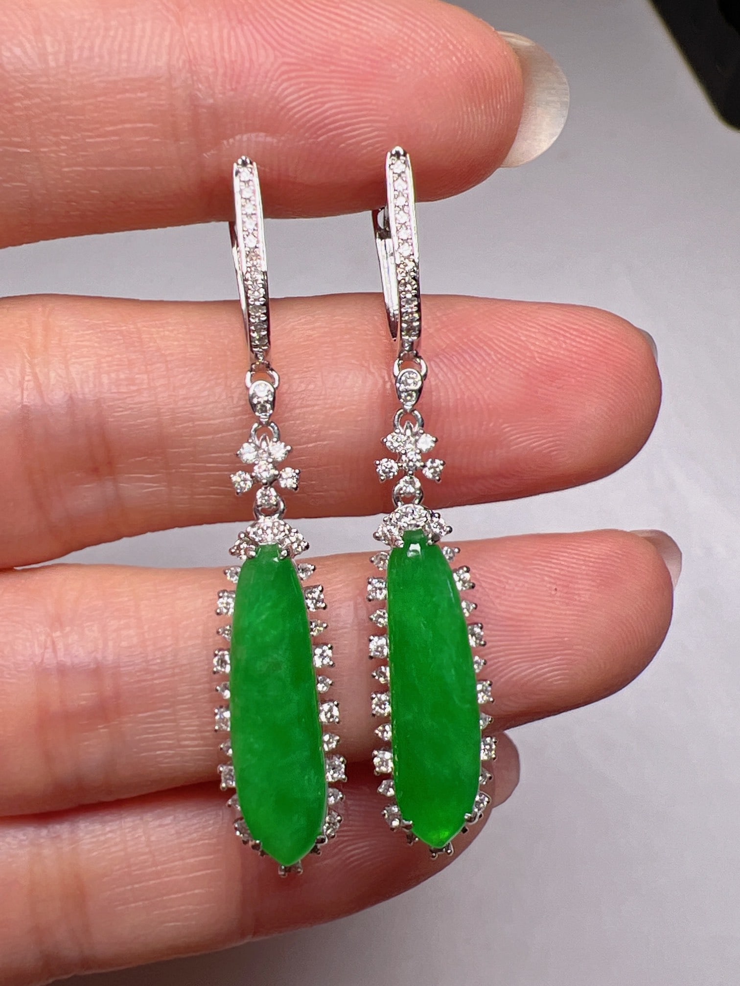 A Pair of Exquisite 18k Gold Diamond Inlaid Jadeite Earrings: A Pair of Exquisite 18k Gold Diamond Inlaid Jadeite Earrings,Size(Loose Stone):19.4mmx5.4mm 一对18k金钻镶嵌翡翠耳环
