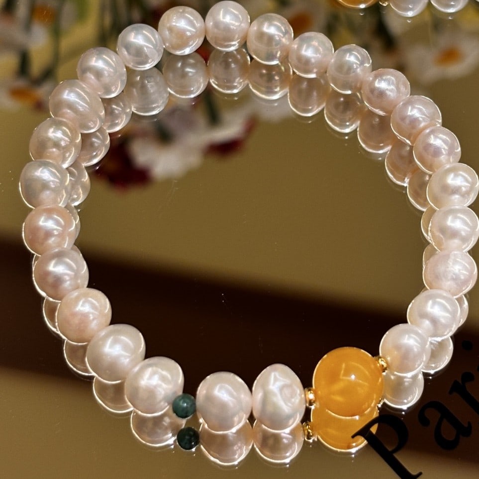 An Exquisite Pearl With Beeswax Bracelet: An Exquisite Pearl With Beeswax Bracelet,Size:7.6mm 珍珠配蜜蜡手串
