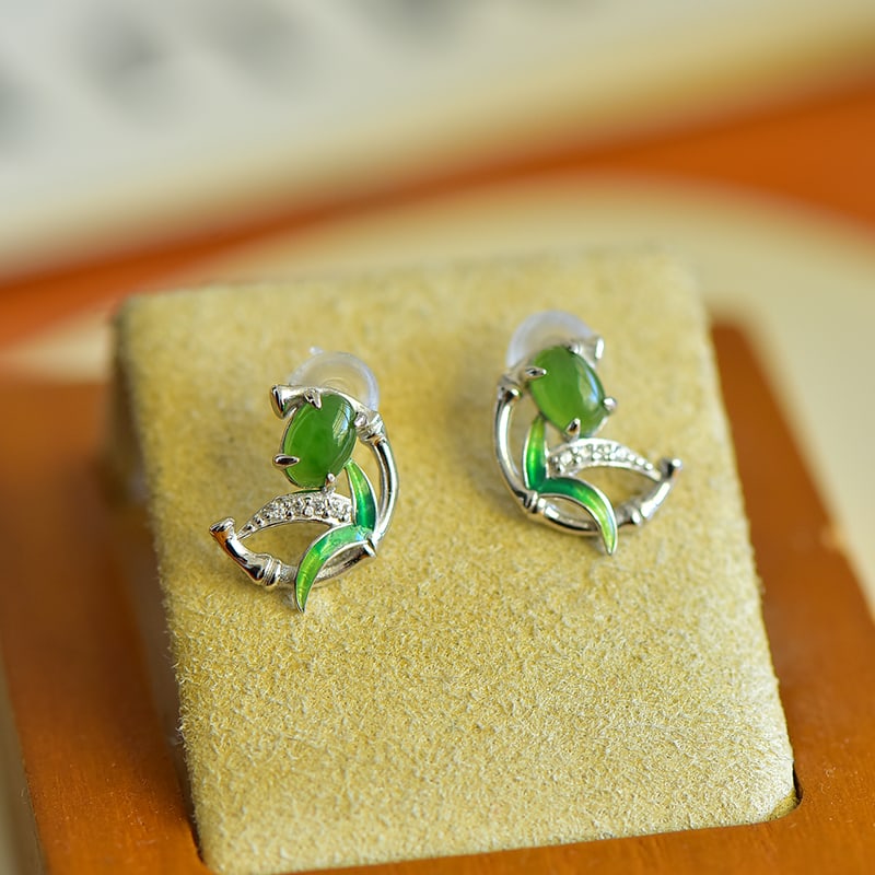 A Pair of Exquisite Sterling Silver Inlaid Jasper Earrings: A Pair of Exquisite Sterling Silver Inlaid Jasper Earrings,Size:4mmx6mm 一对纯银镶碧玉耳环