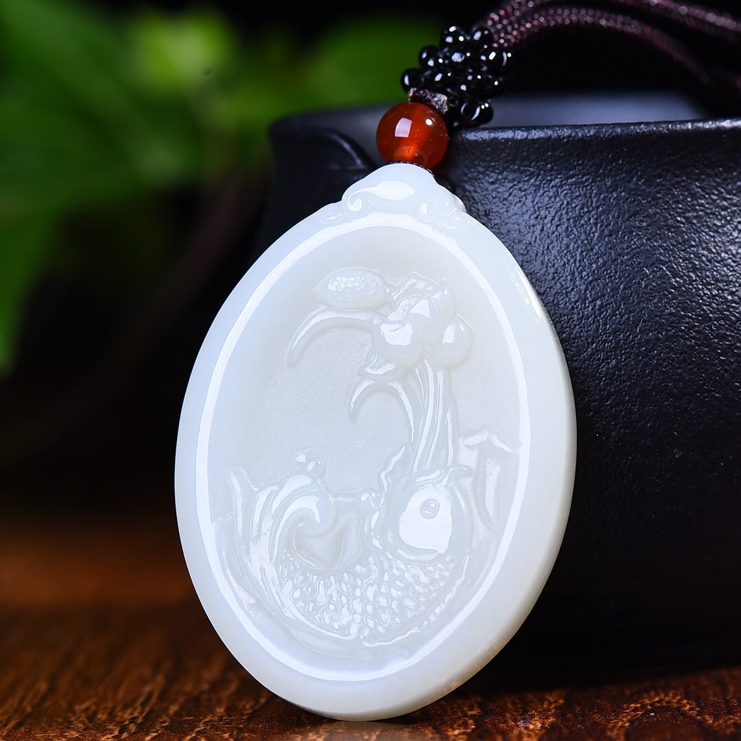 An Exquisite White Jade Fish Pattern Pendant - 2