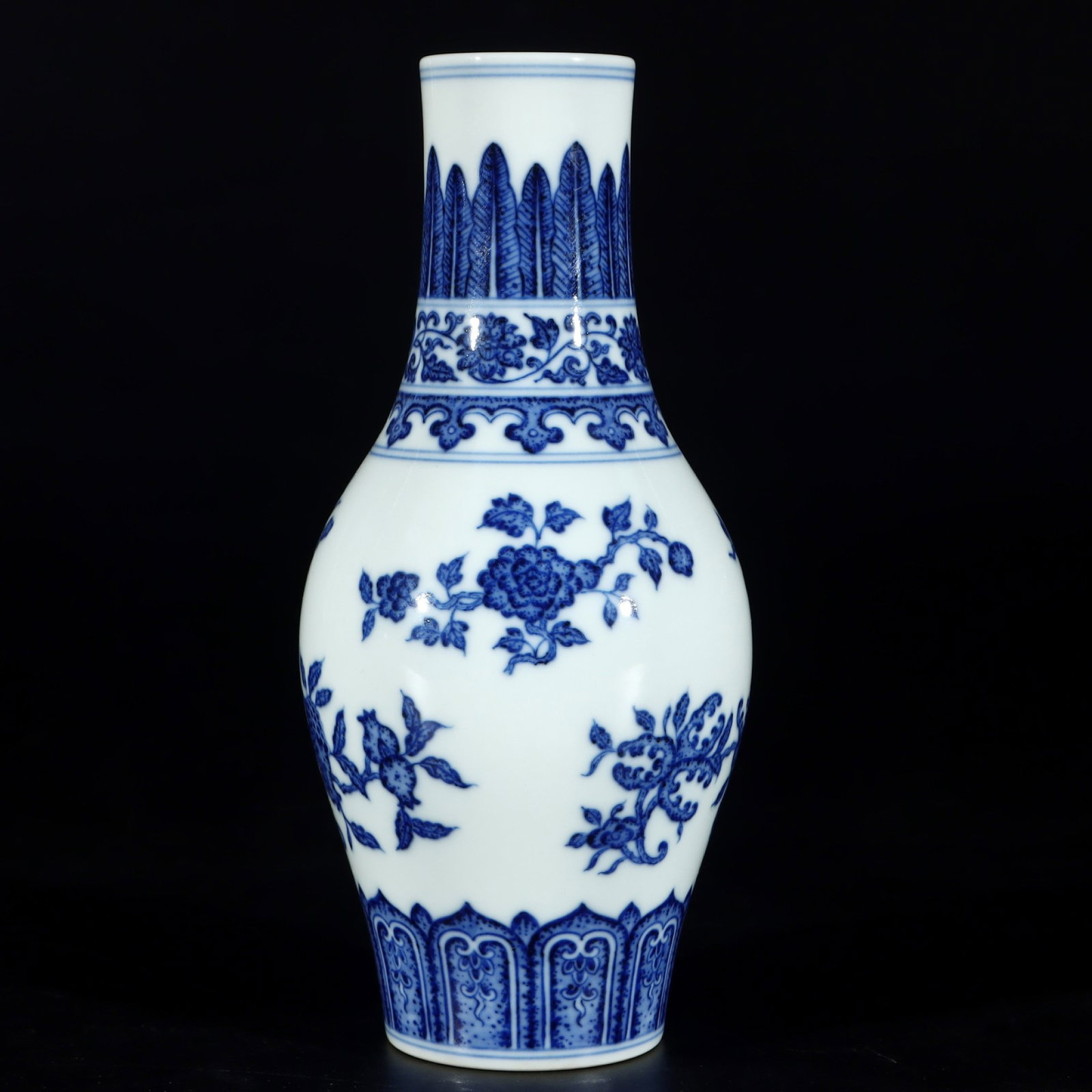 An Exquisite Blue and White Flower and Fruit Pattern Vase: An Exquisite Blue and White Flower and Fruit Pattern Vase,Qing Dynasty,China,Qianlong Six-character Mark,Size:7.1inx3.3in 青花花果纹瓶,中国清É