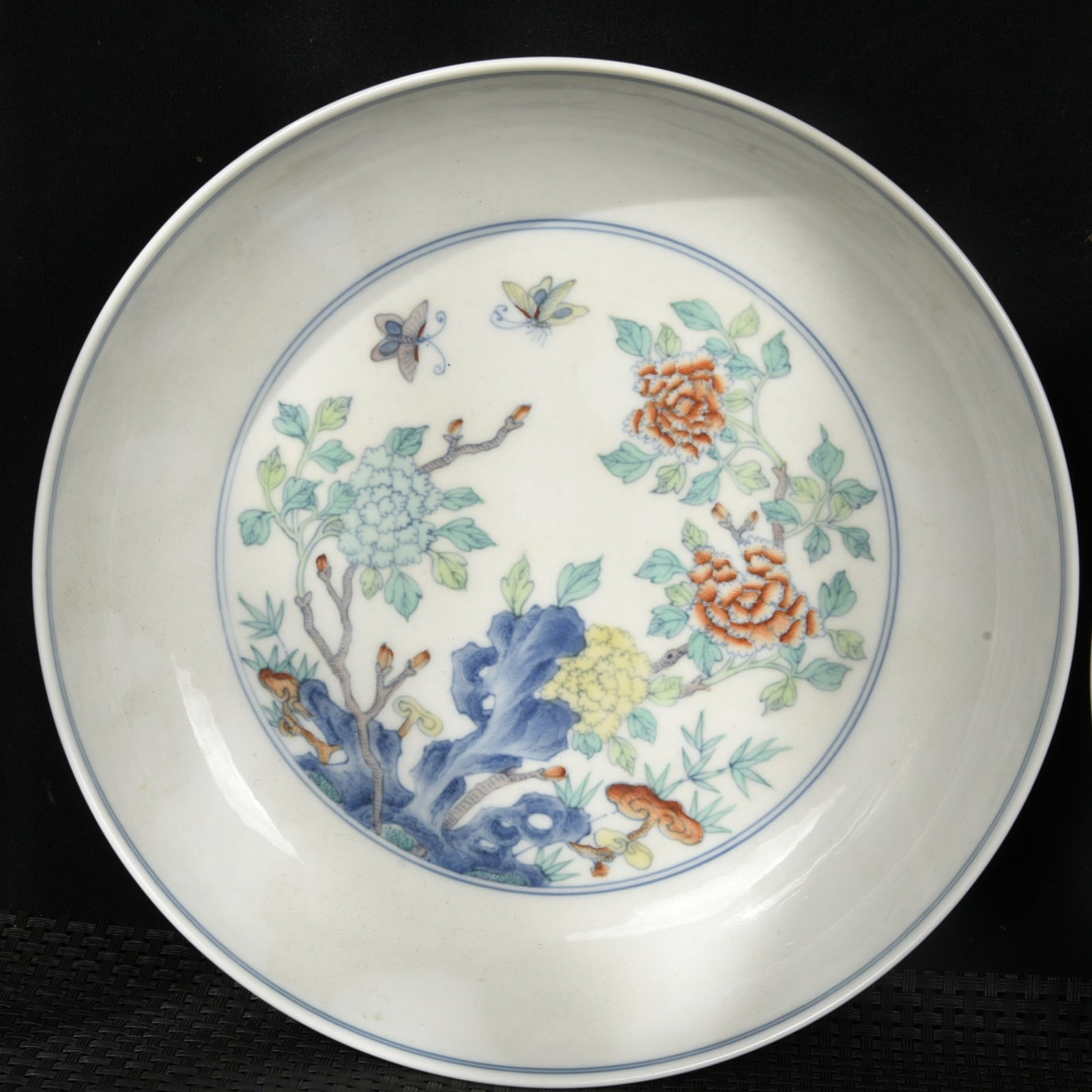 An Exquisite Doucai Flower and Butterfly Pattern Plate: An Exquisite Doucai Flower and Butterfly Pattern Plate,Qing Dynasty,China,Yongzheng Six-character Mark,Size:1.7inx7.7in 斗彩花卉蝴蝶纹盘子,中