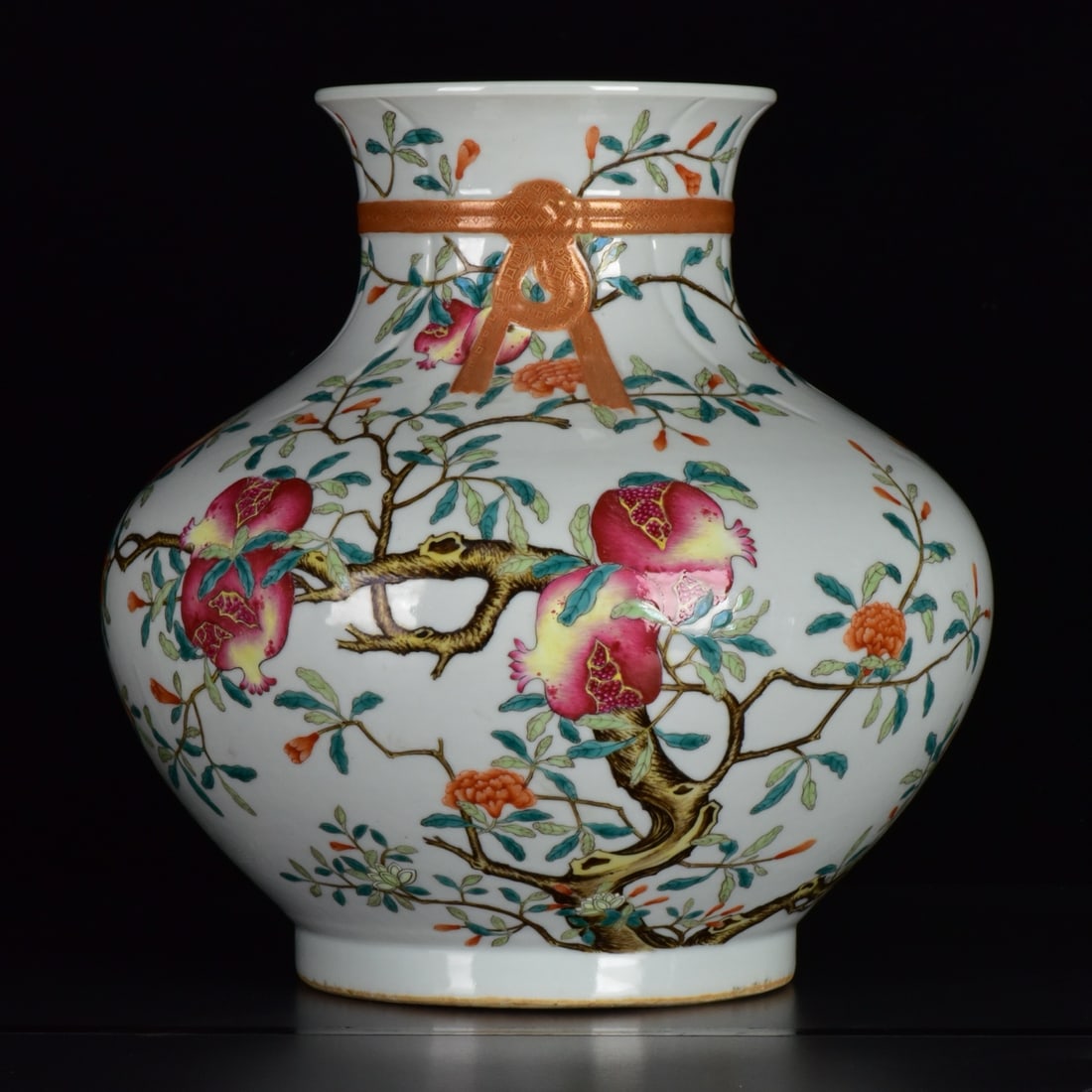 A Rare Famille-Rose Painted Gold Pomegranate Pattern Vase: A Rare Famille-Rose Painted Gold Pomegranate Pattern Vase,Qing Dynasty,China,Qianlong Six-Character Mark,Size:11.8inx11in 粉彩描金石榴纹瓶,中Þ