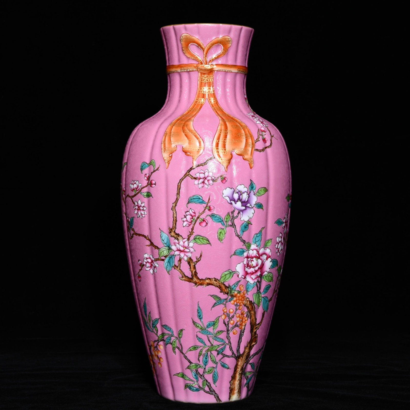 A Rare Famille-Rose Flower Pattern Vase: A Rare Famille-Rose Flower Pattern Vase,Qing Dynasty,China,Qianlong Six-Character Mark,Size:13.3inx6.1in 粉彩花卉纹瓶,中国清代,乾Ɓ