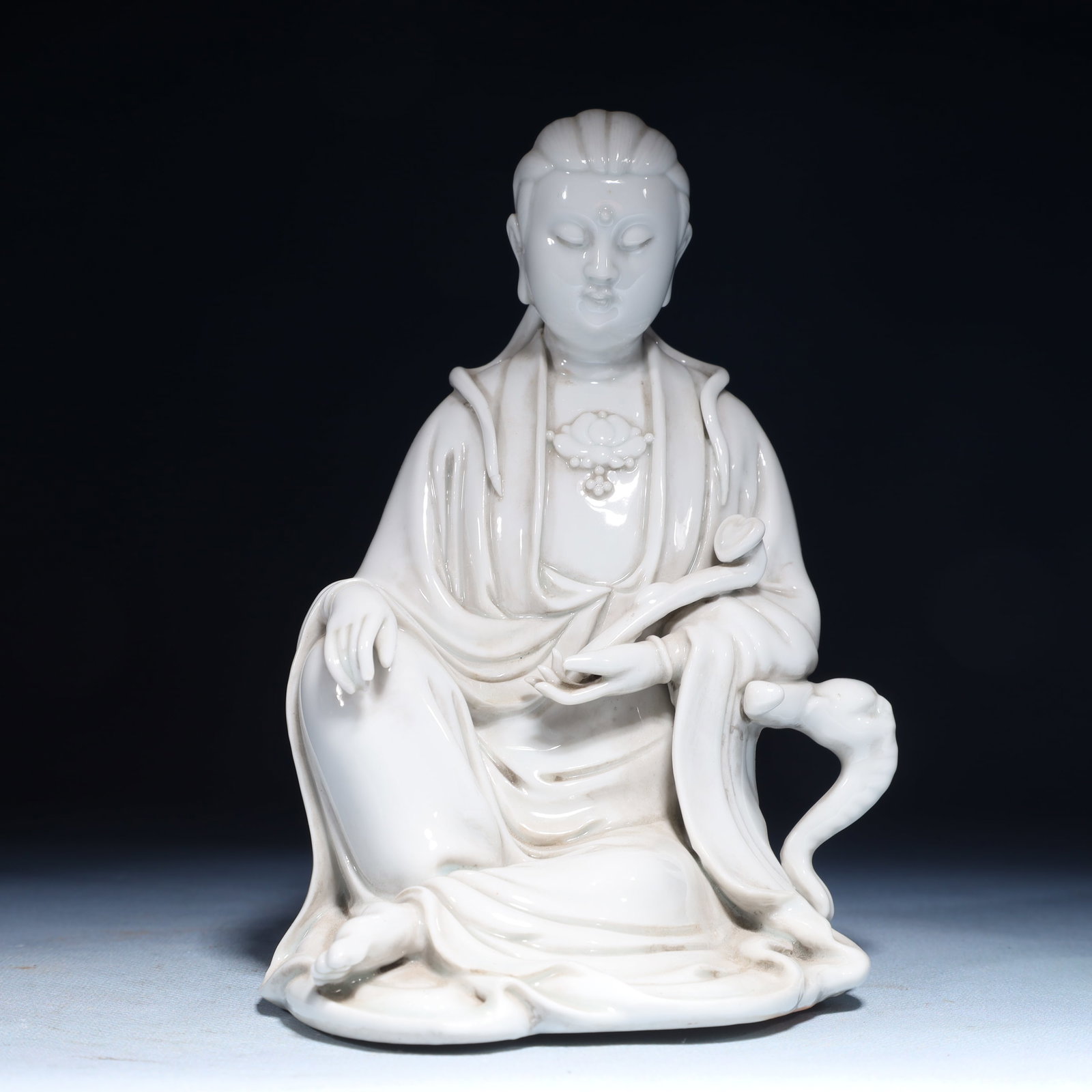 A Solemn Blance-De-Chine Statue of Avalokitesvara: A Solemn Blance-De-Chine Statue of Avalokitesvara Blance-De-Chine Statue of Avalokitesvara,Ming Dynasty,China,He Chaozong Mark,Size:5.1inx4.3inx6.7in,Weight:750g 德化瓷观༱