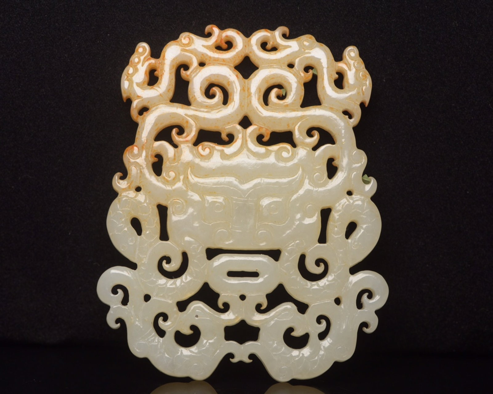 An Exquisite White Jade Dragon Pattern Pendant - 2