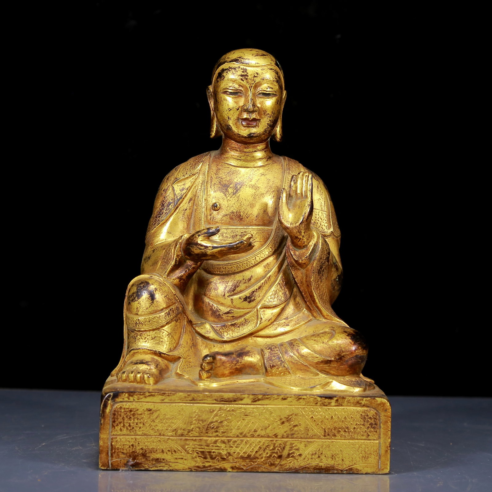 A Solemn Gilt Bronze Statue of Guru: A Solemn Gilt Bronze Statue of Guru,Ming Dynasty, China,Size:6.3inx4.7inx9.4in,Weight:3710g 铜鎏金上师像，明代