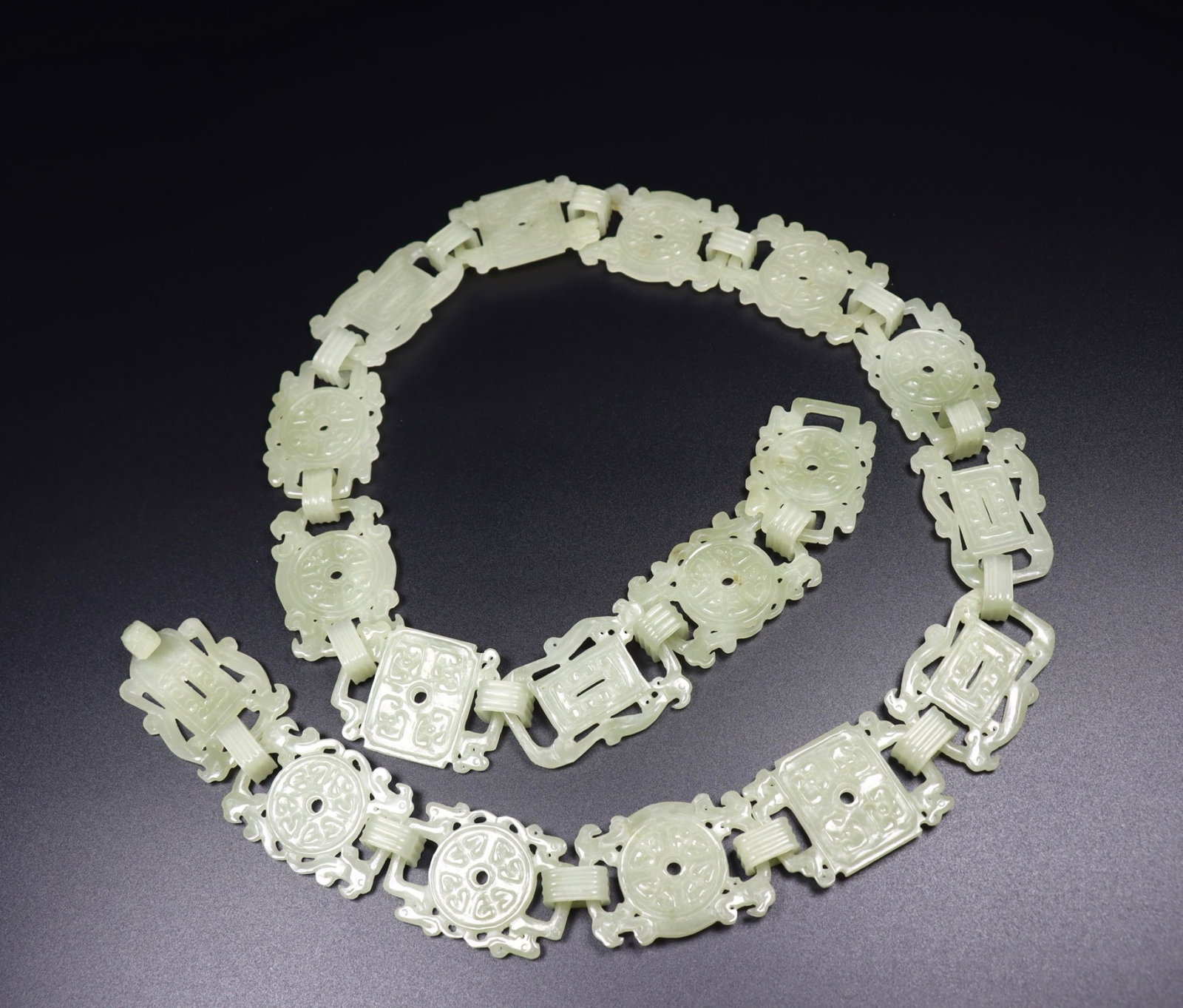 A Huge White Jade Ornament: A Huge White Jade Ornament,Qing Dynasty, China,Size:43.3inx1.6inx0.6in,Weight:362g 白玉摆件,中国清代
